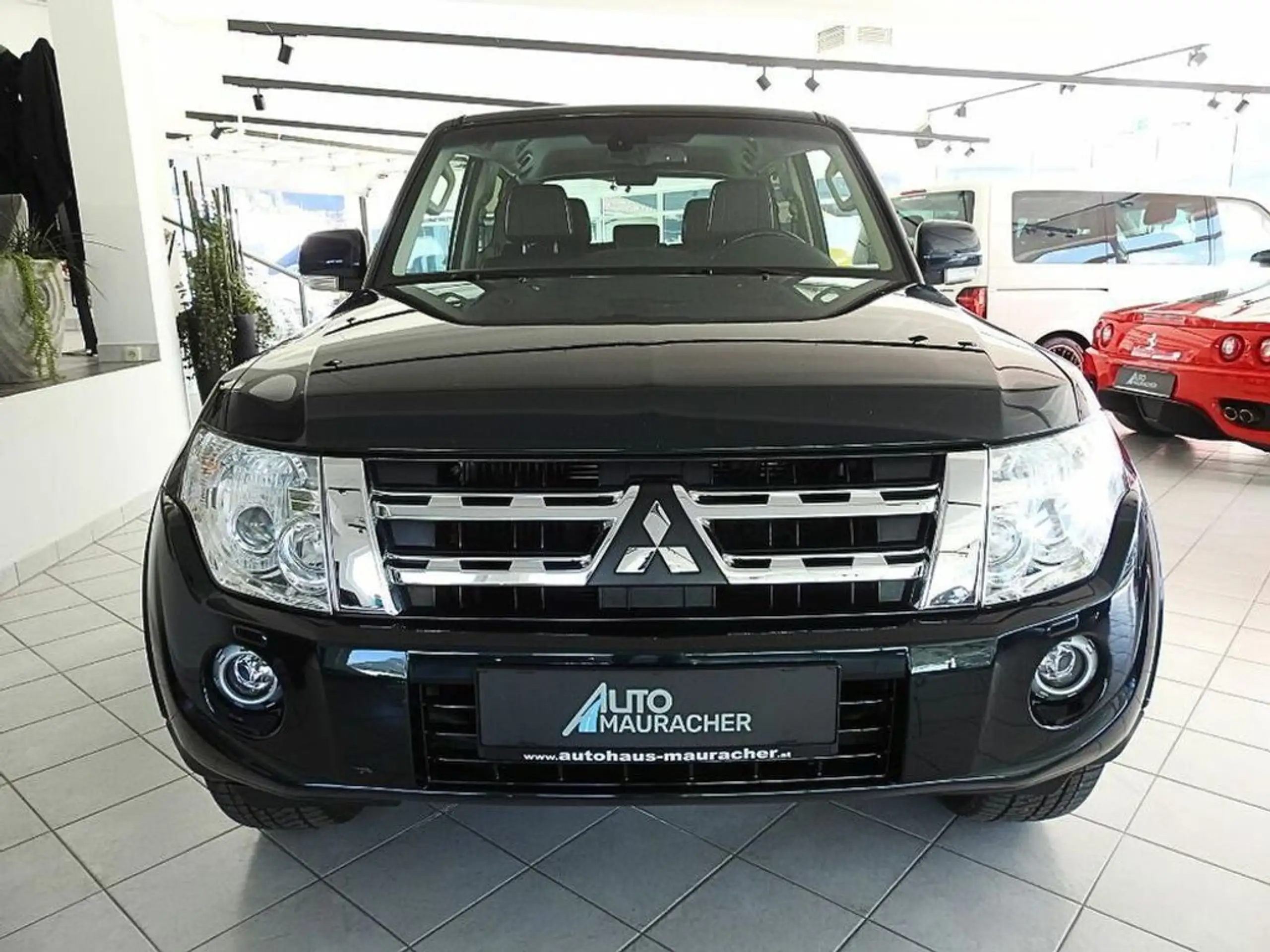 Mitsubishi - Pajero