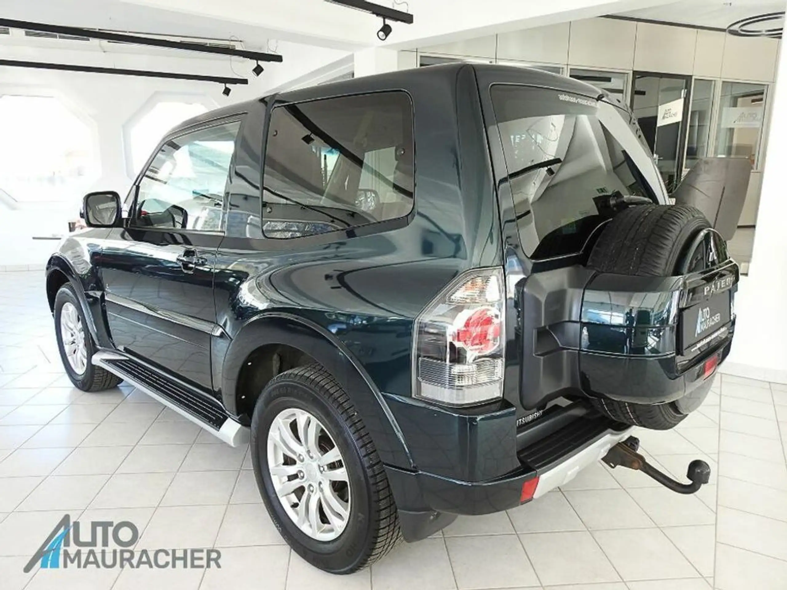 Mitsubishi - Pajero