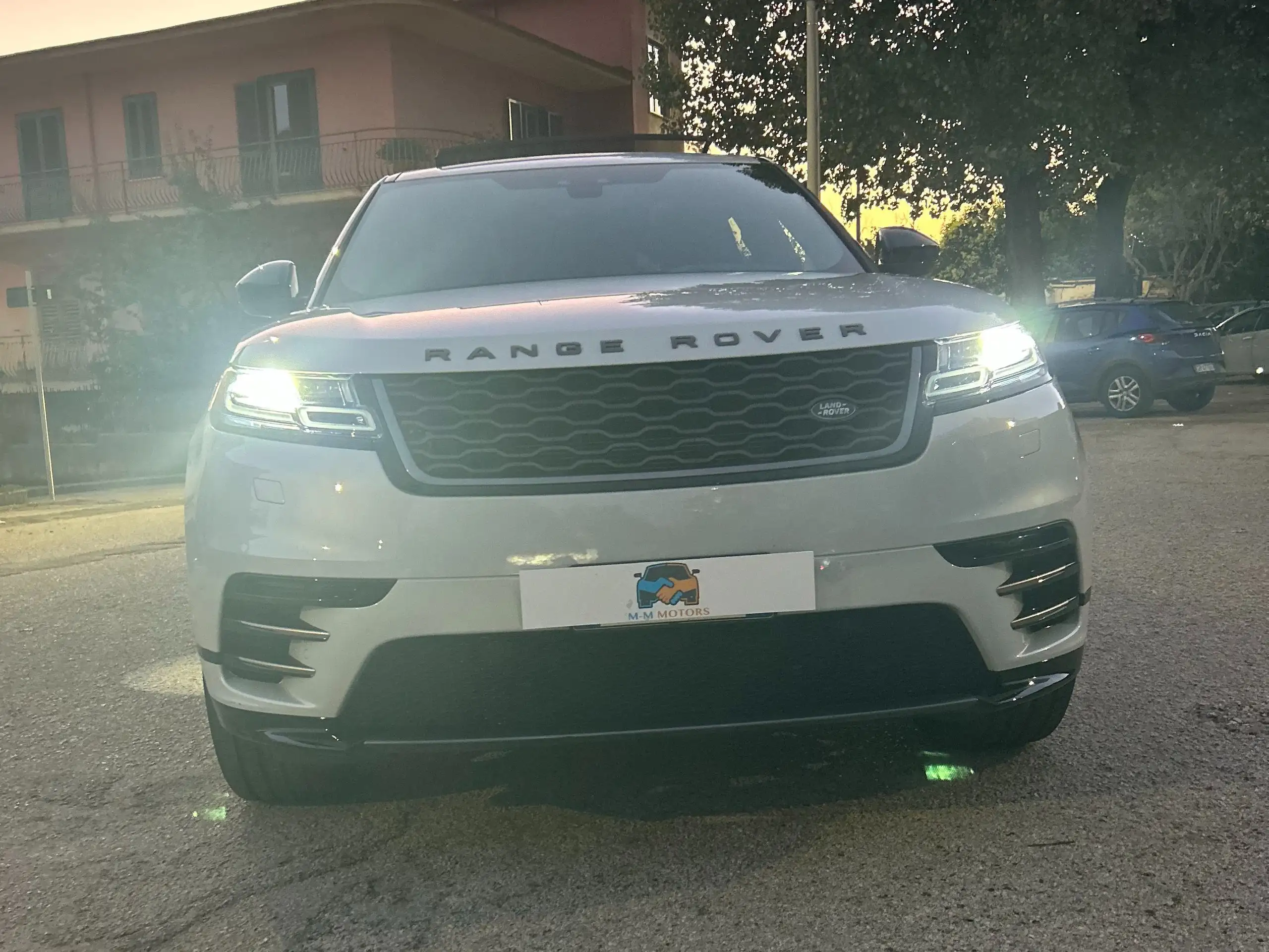 Land Rover - Range Rover Velar