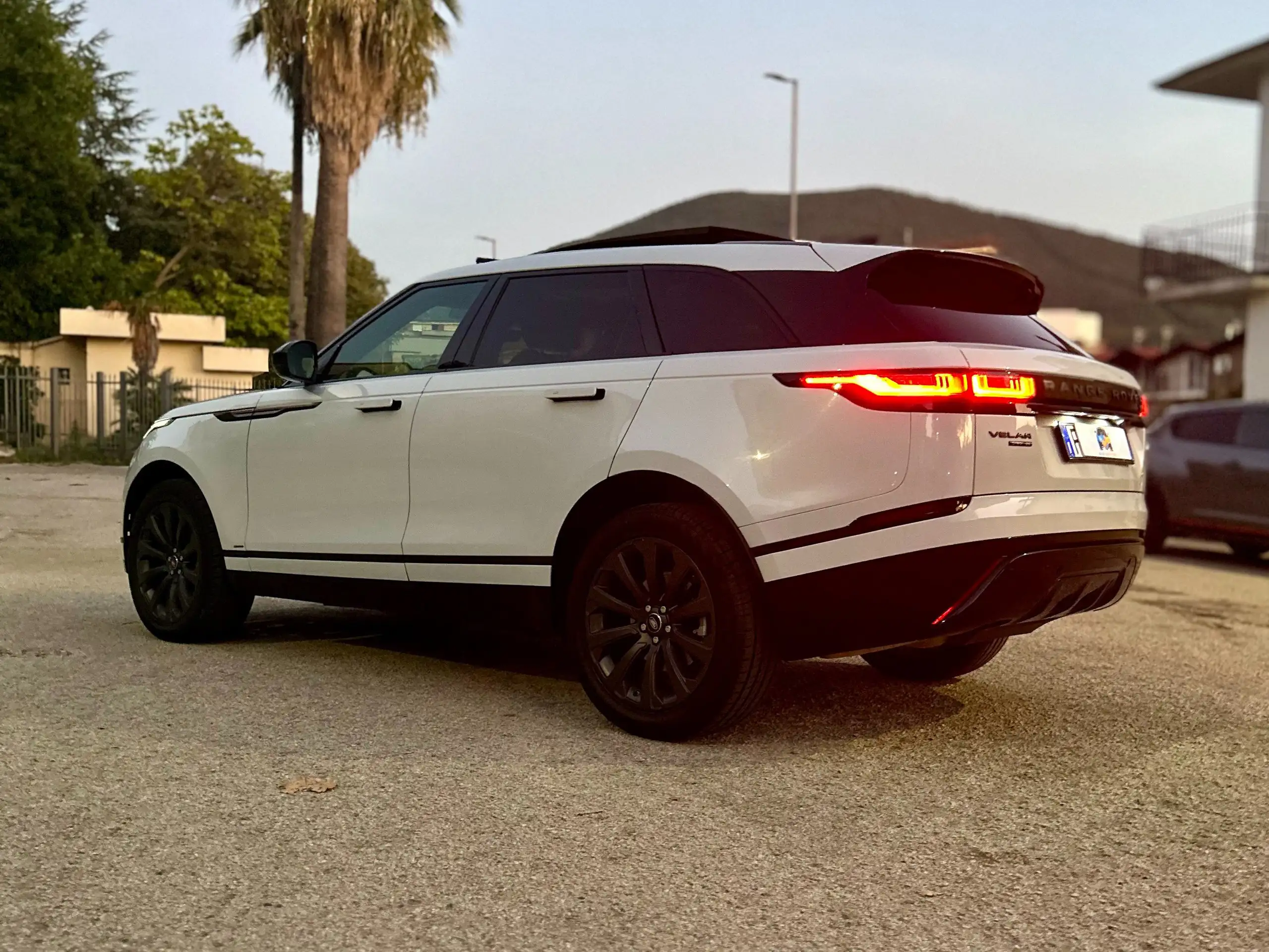 Land Rover - Range Rover Velar