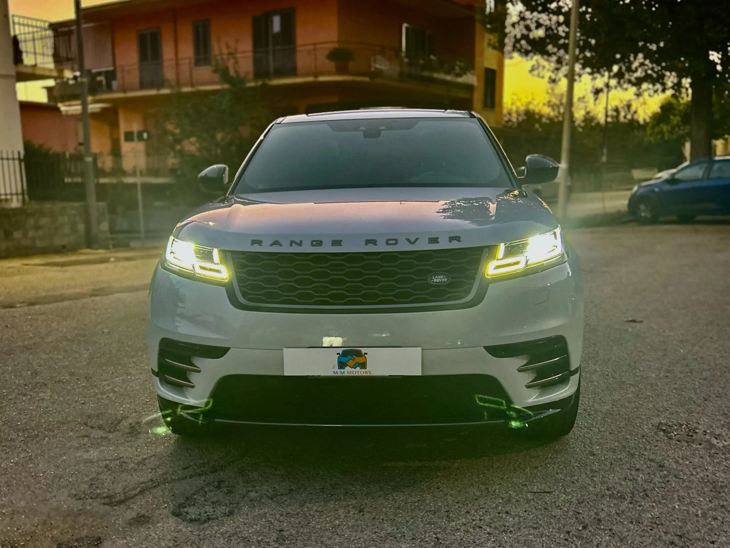 Land Rover - Range Rover Velar