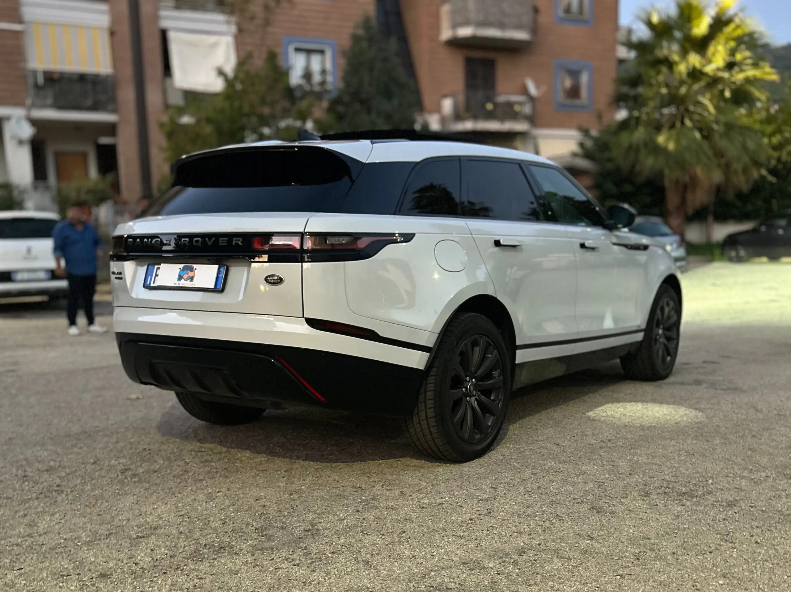 Land Rover - Range Rover Velar