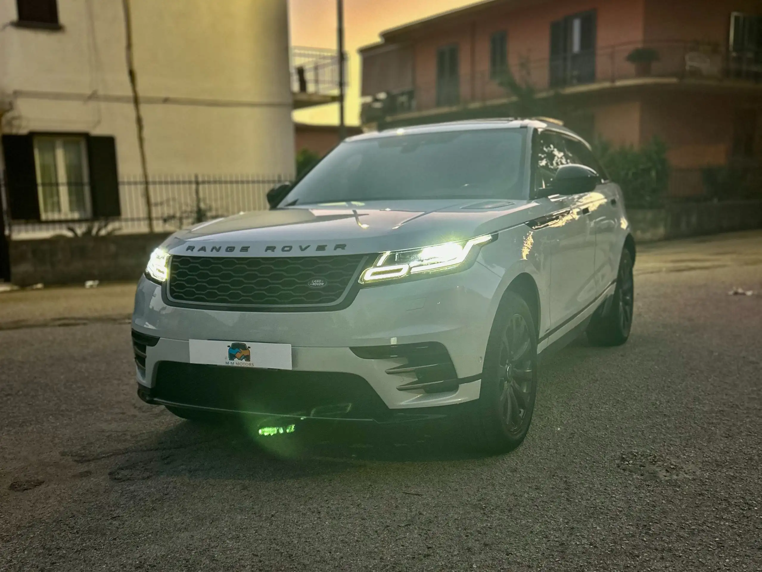 Land Rover - Range Rover Velar