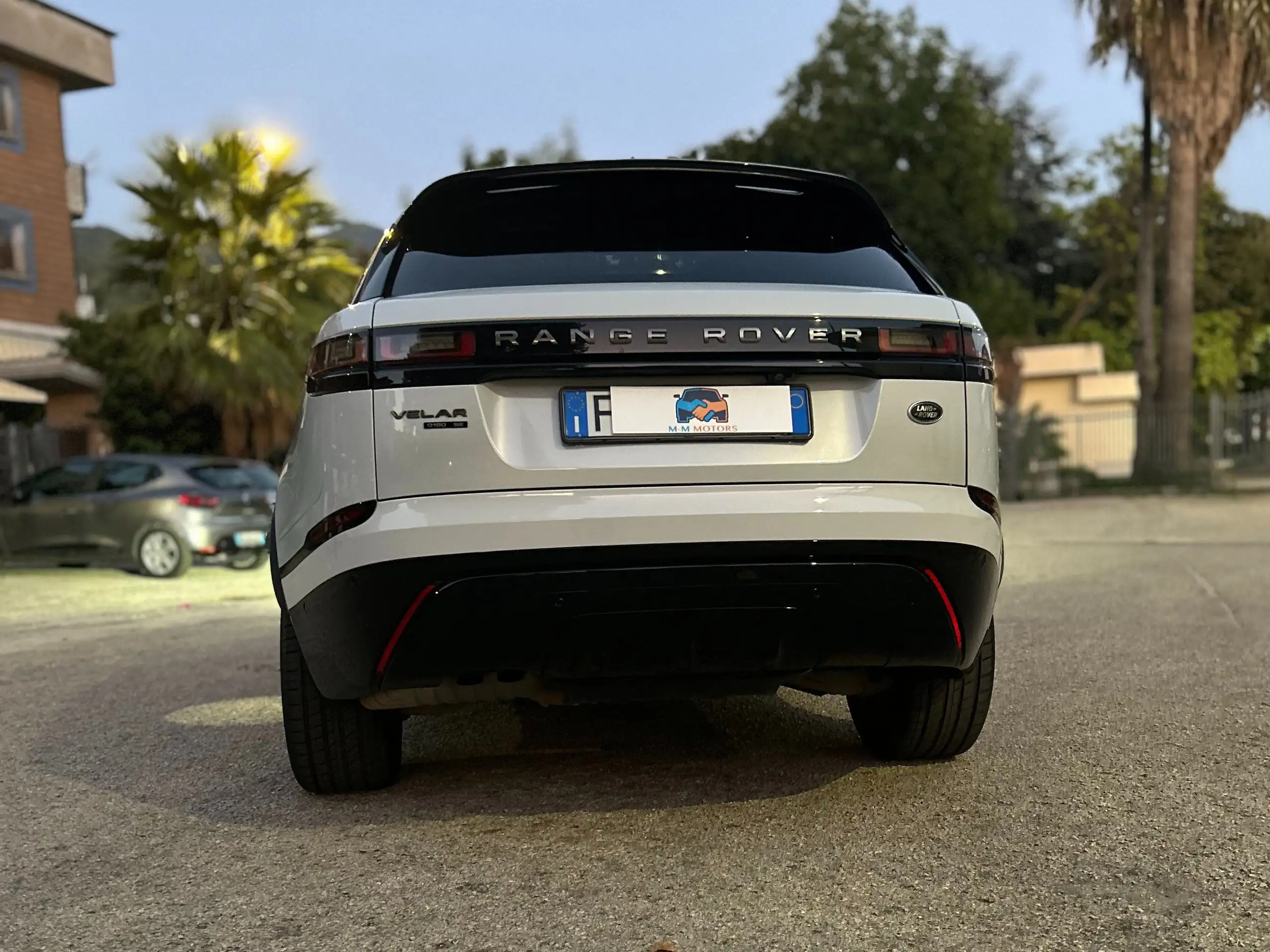 Land Rover - Range Rover Velar