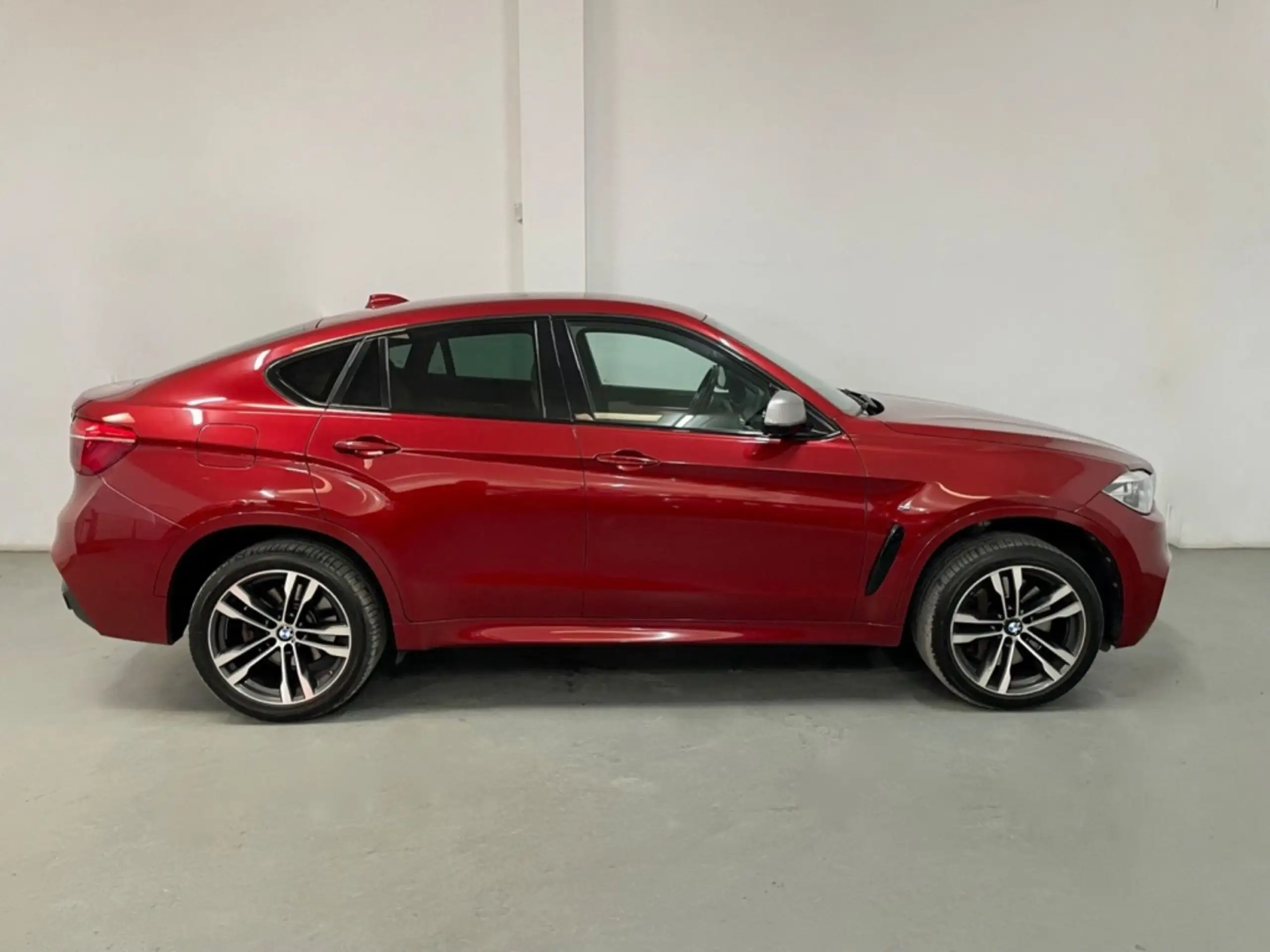 BMW - X6