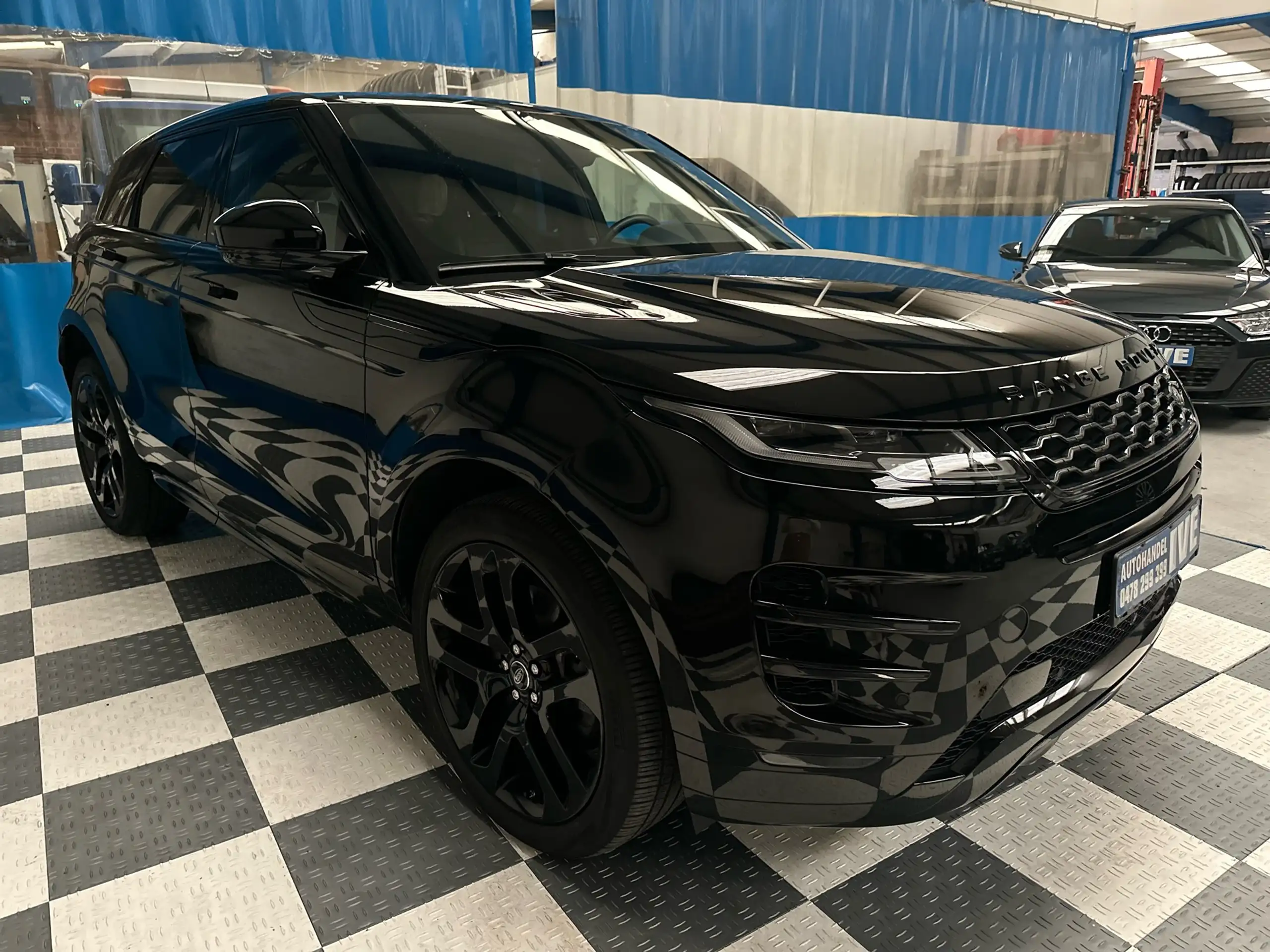 Land Rover - Range Rover Evoque