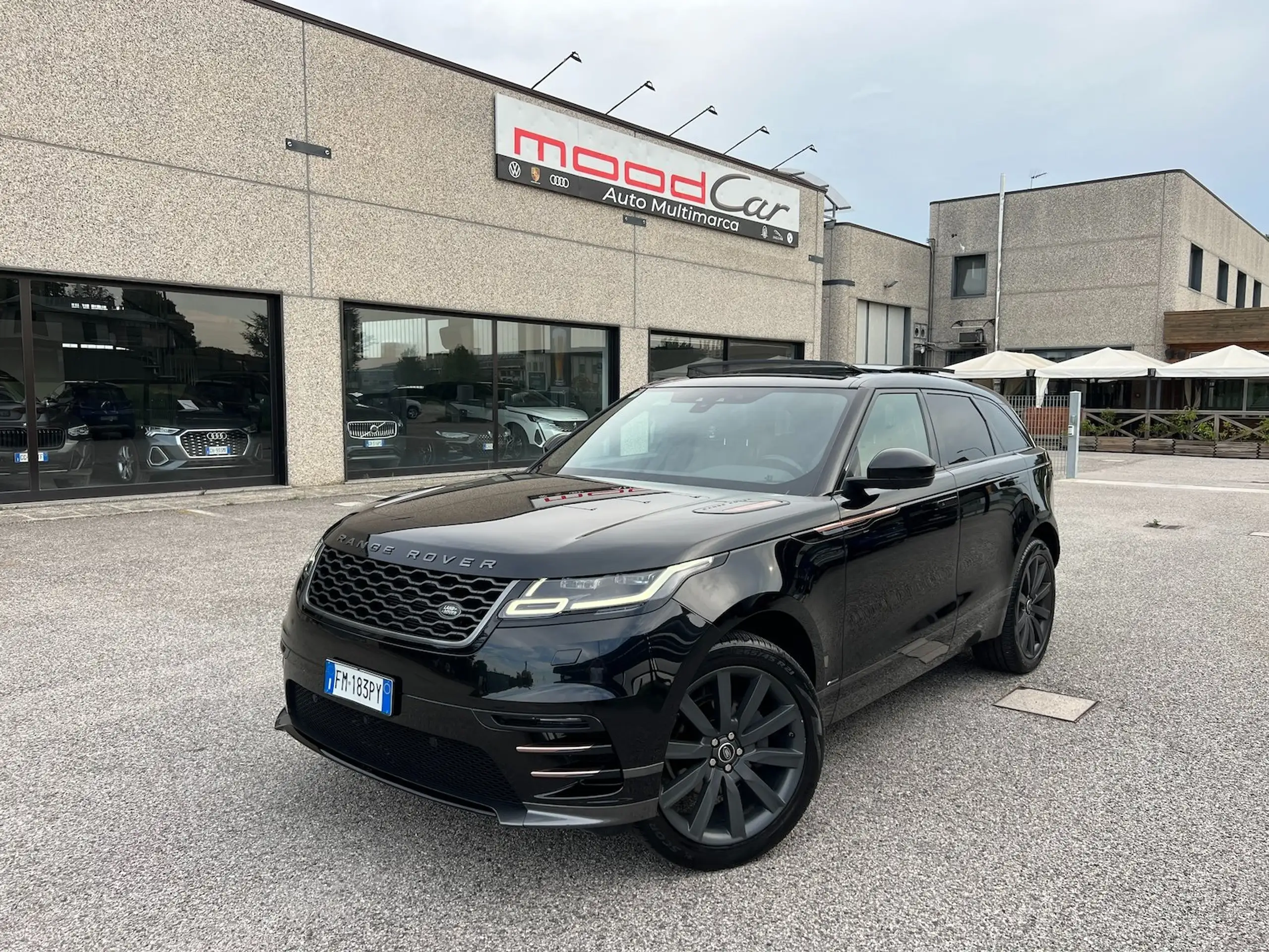 Land Rover - Range Rover Velar