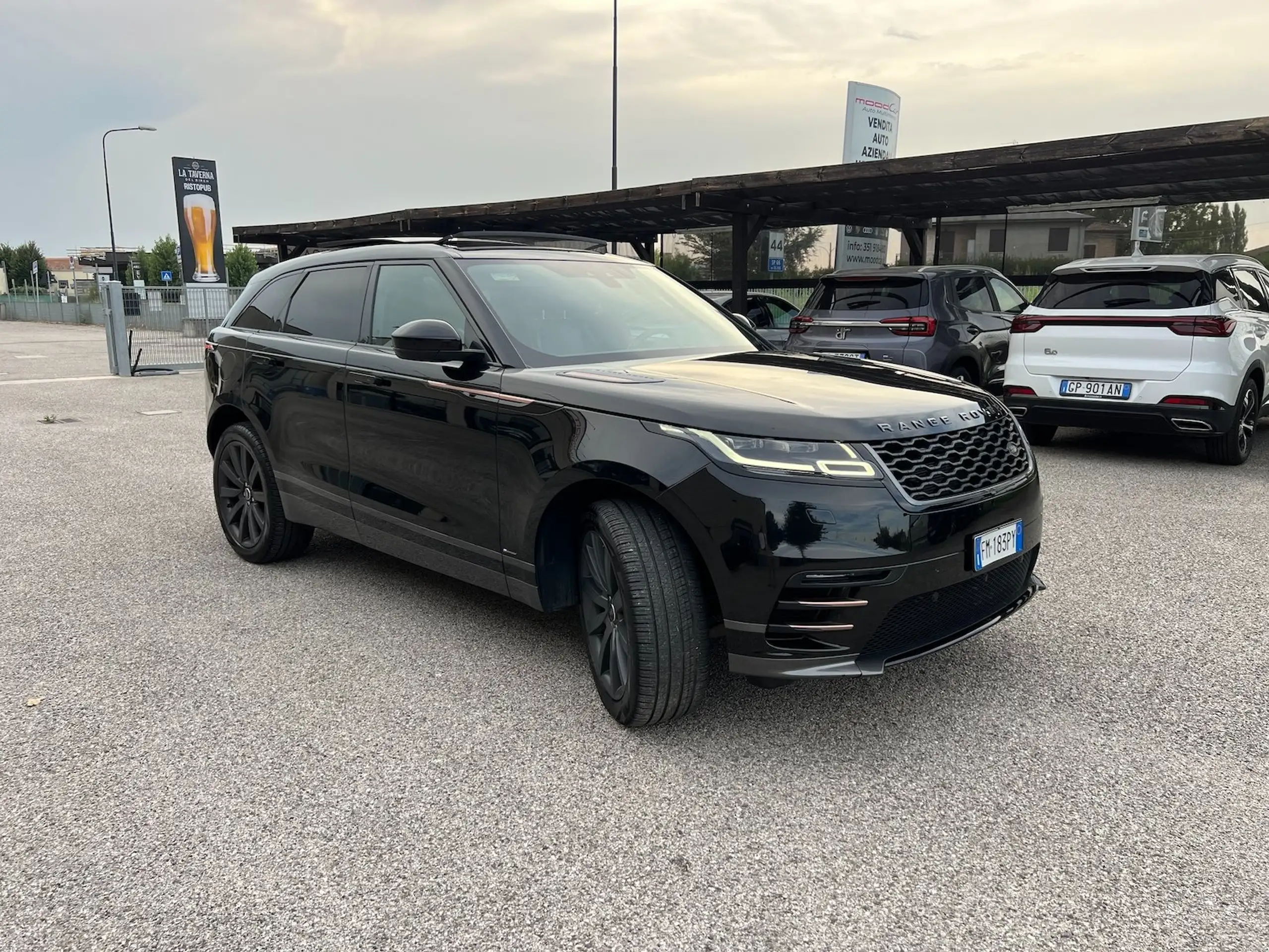 Land Rover - Range Rover Velar