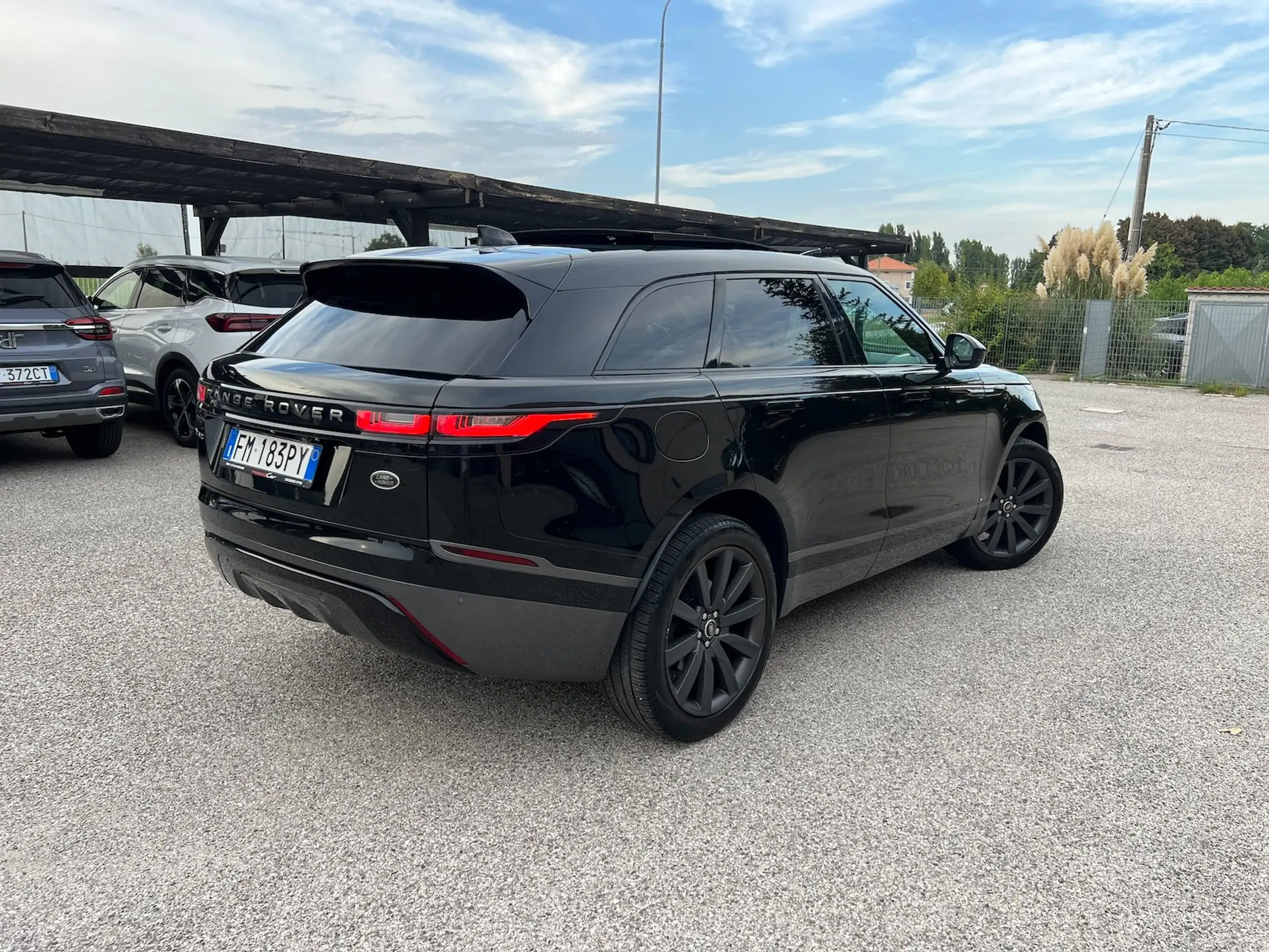 Land Rover - Range Rover Velar