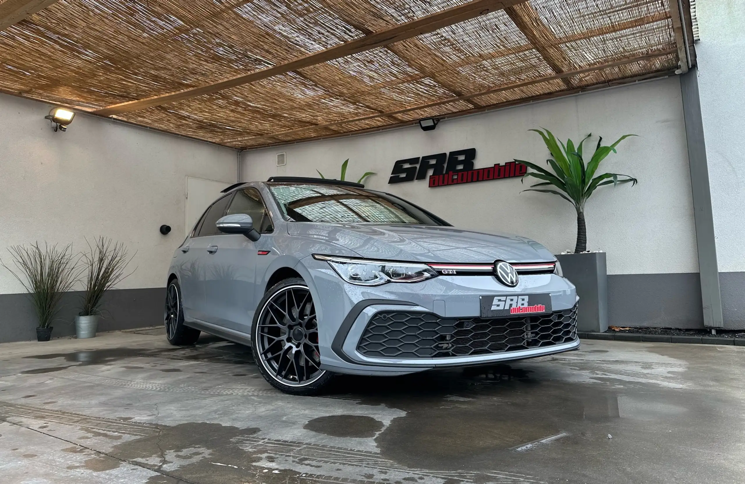 Volkswagen - Golf GTI