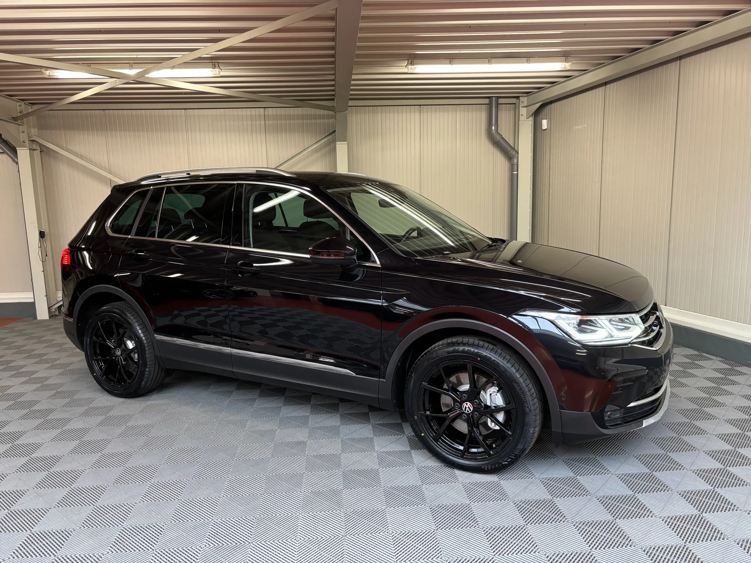 Volkswagen - Tiguan