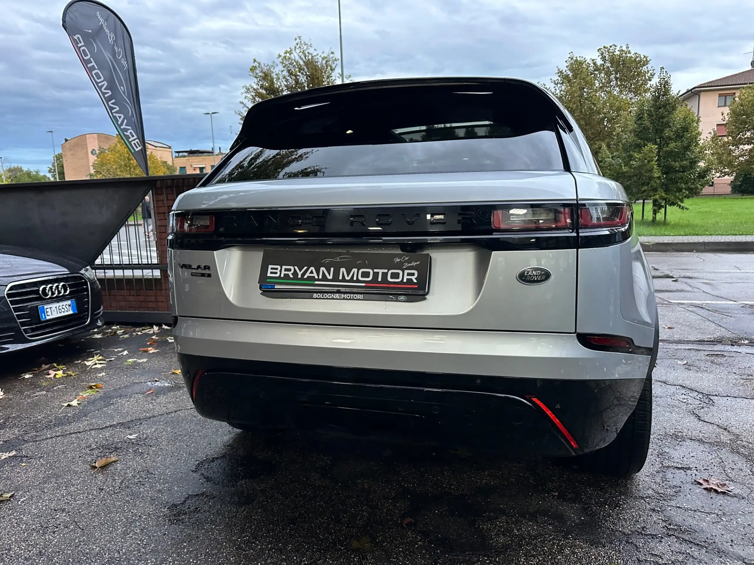 Land Rover - Range Rover Velar