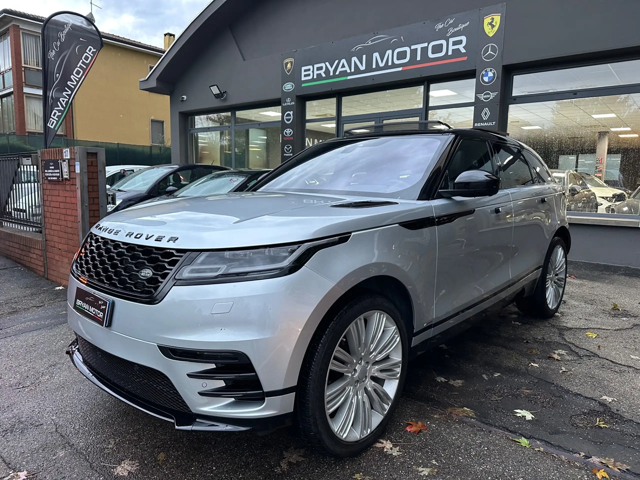 Land Rover - Range Rover Velar