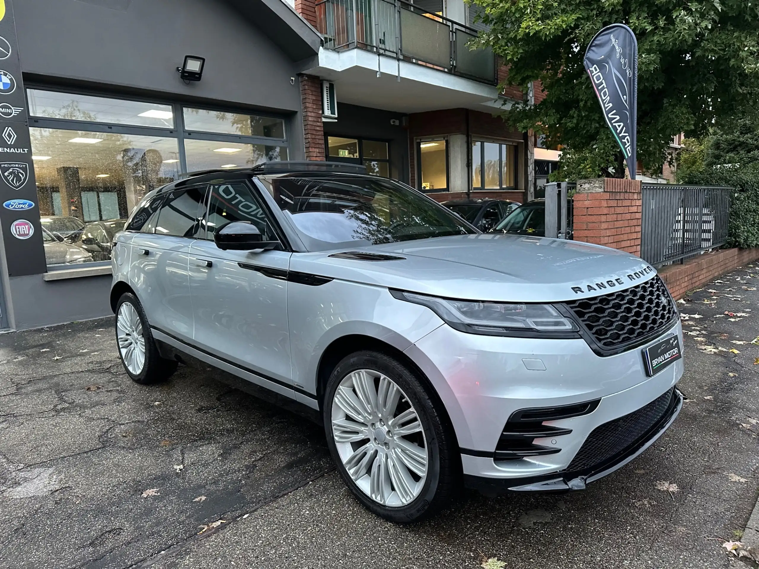 Land Rover - Range Rover Velar