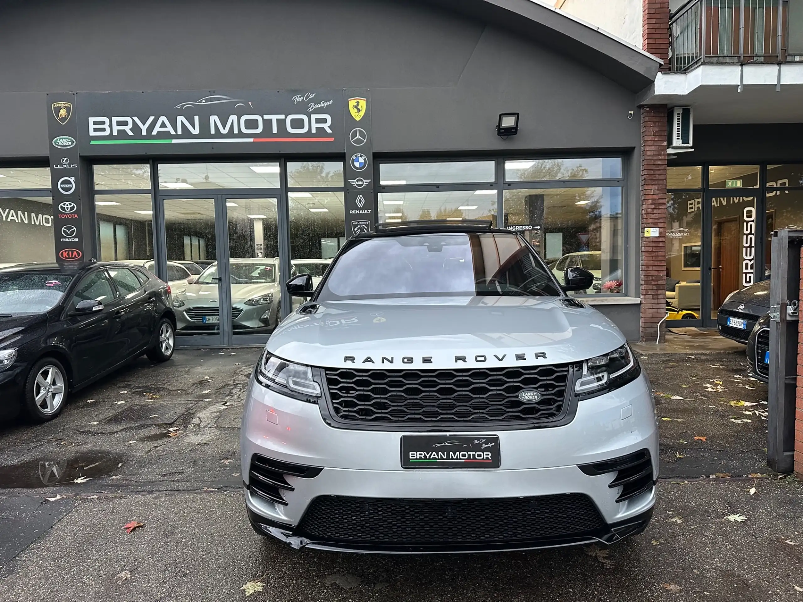 Land Rover - Range Rover Velar