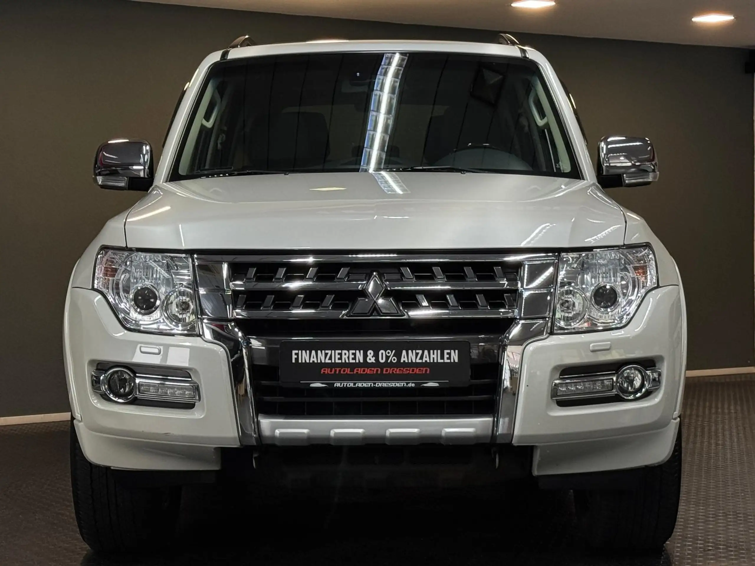 Mitsubishi - Pajero