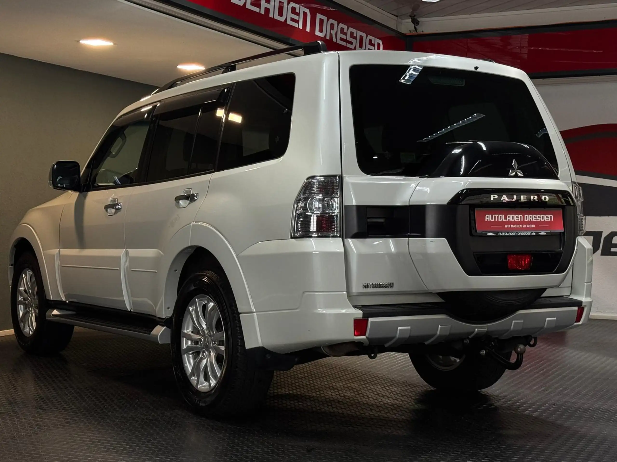 Mitsubishi - Pajero