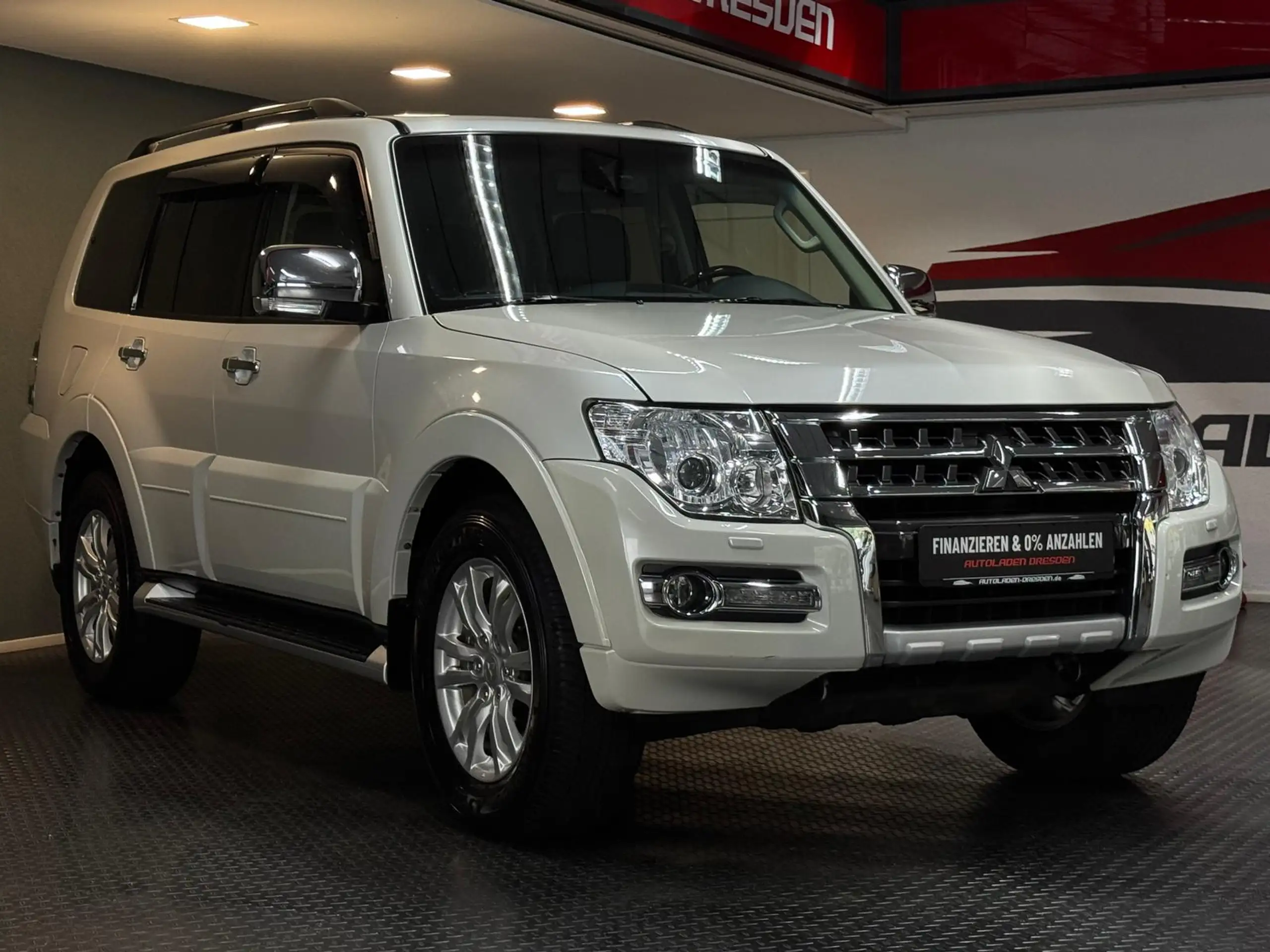 Mitsubishi - Pajero