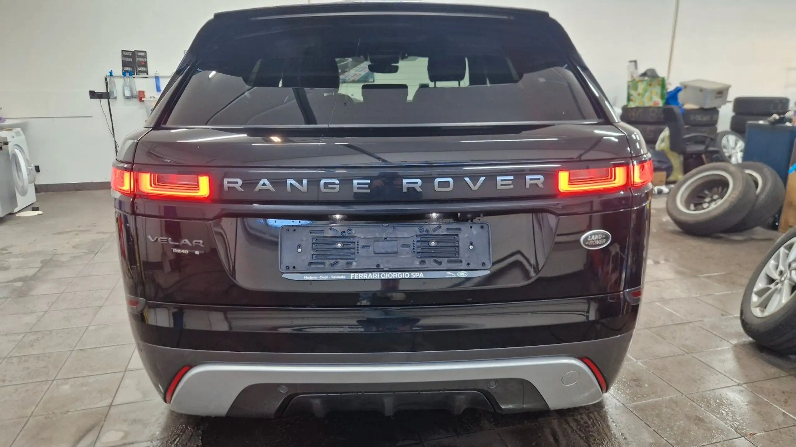 Land Rover - Range Rover Velar