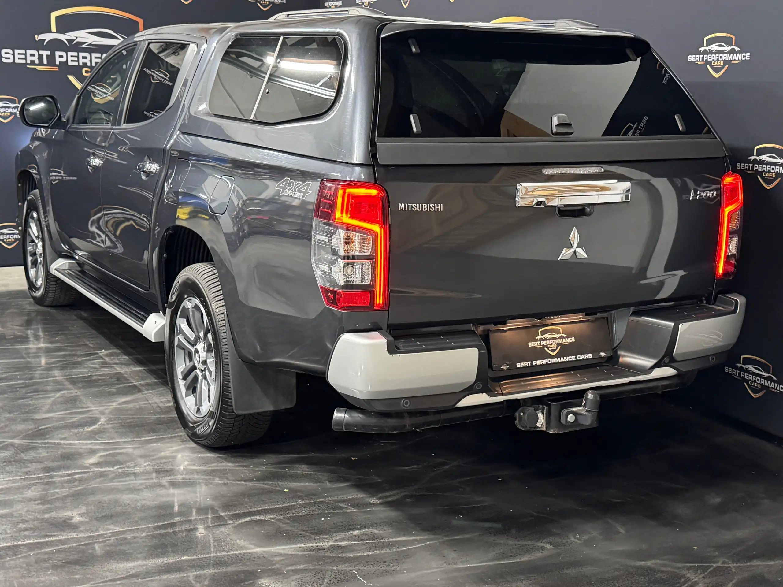 Mitsubishi - L200