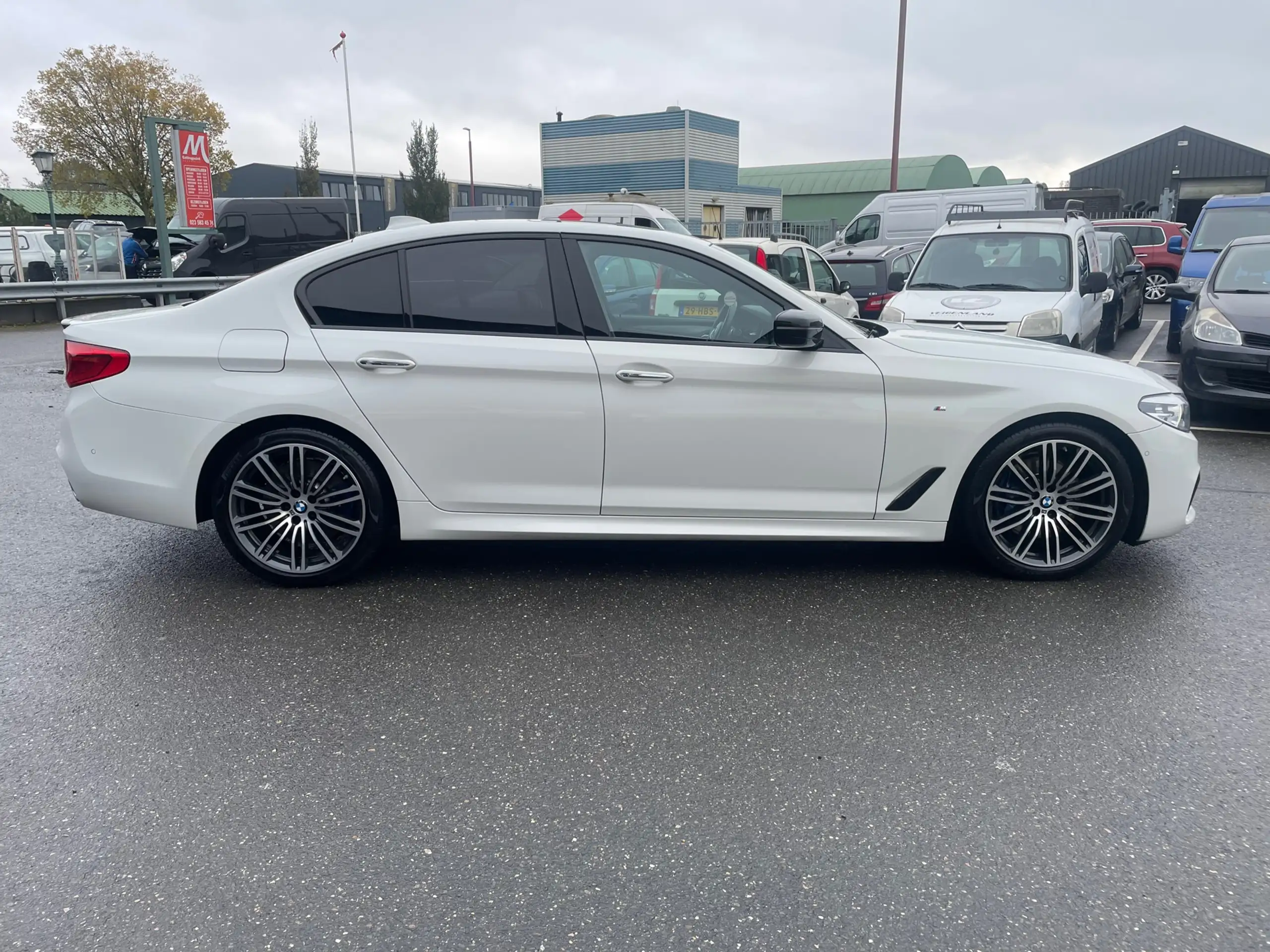 BMW - 530