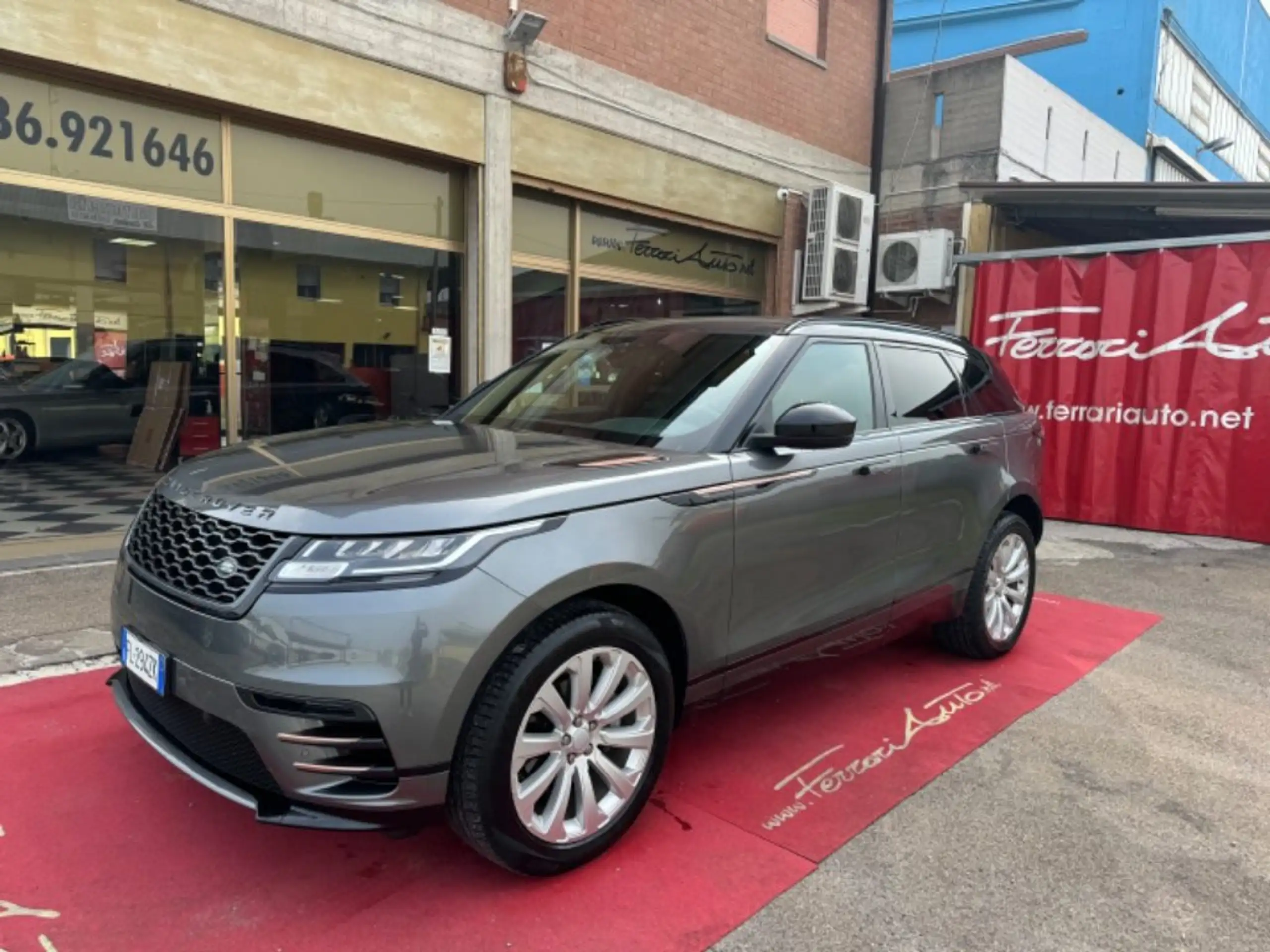 Land Rover - Range Rover Velar