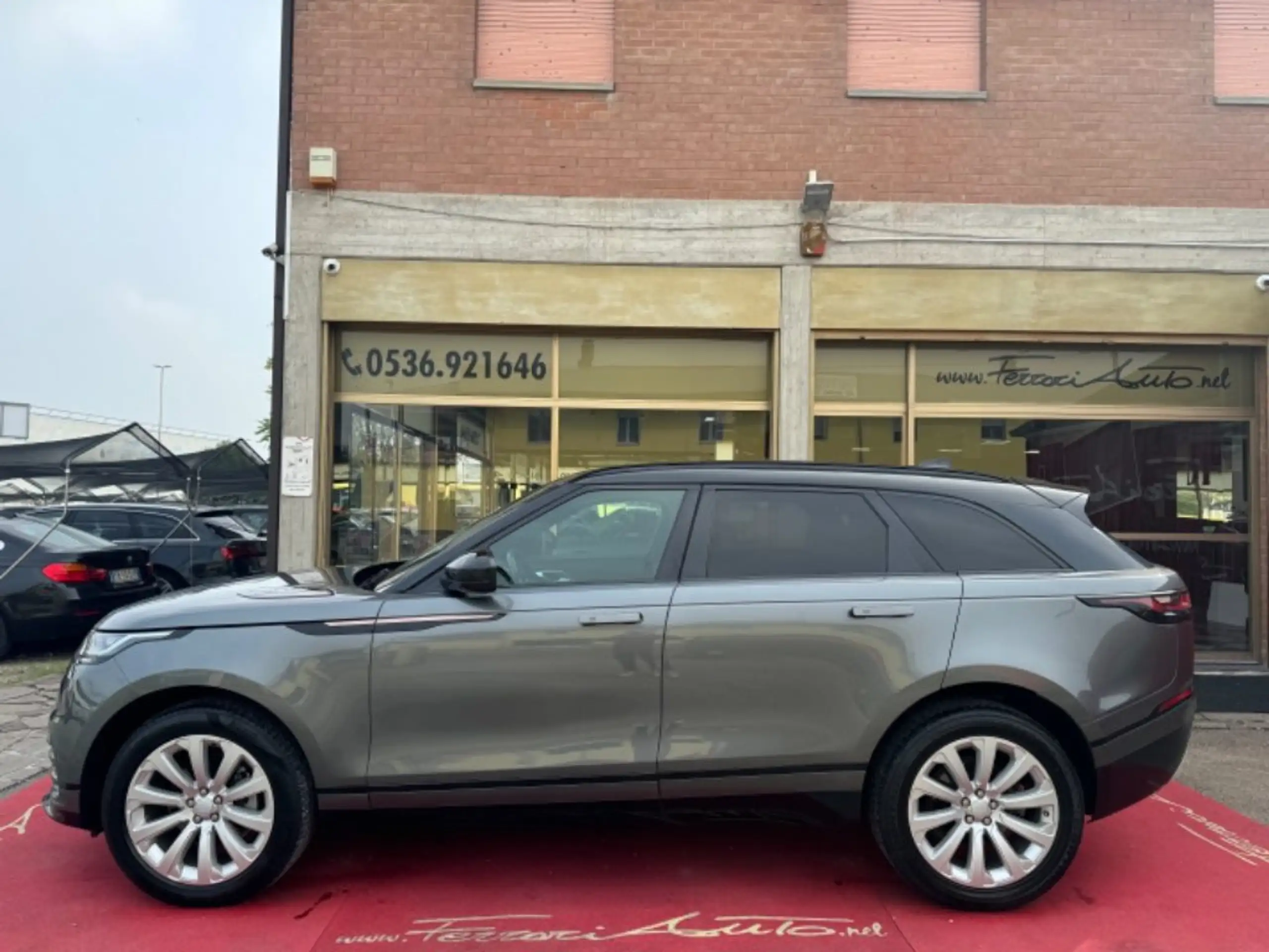 Land Rover - Range Rover Velar