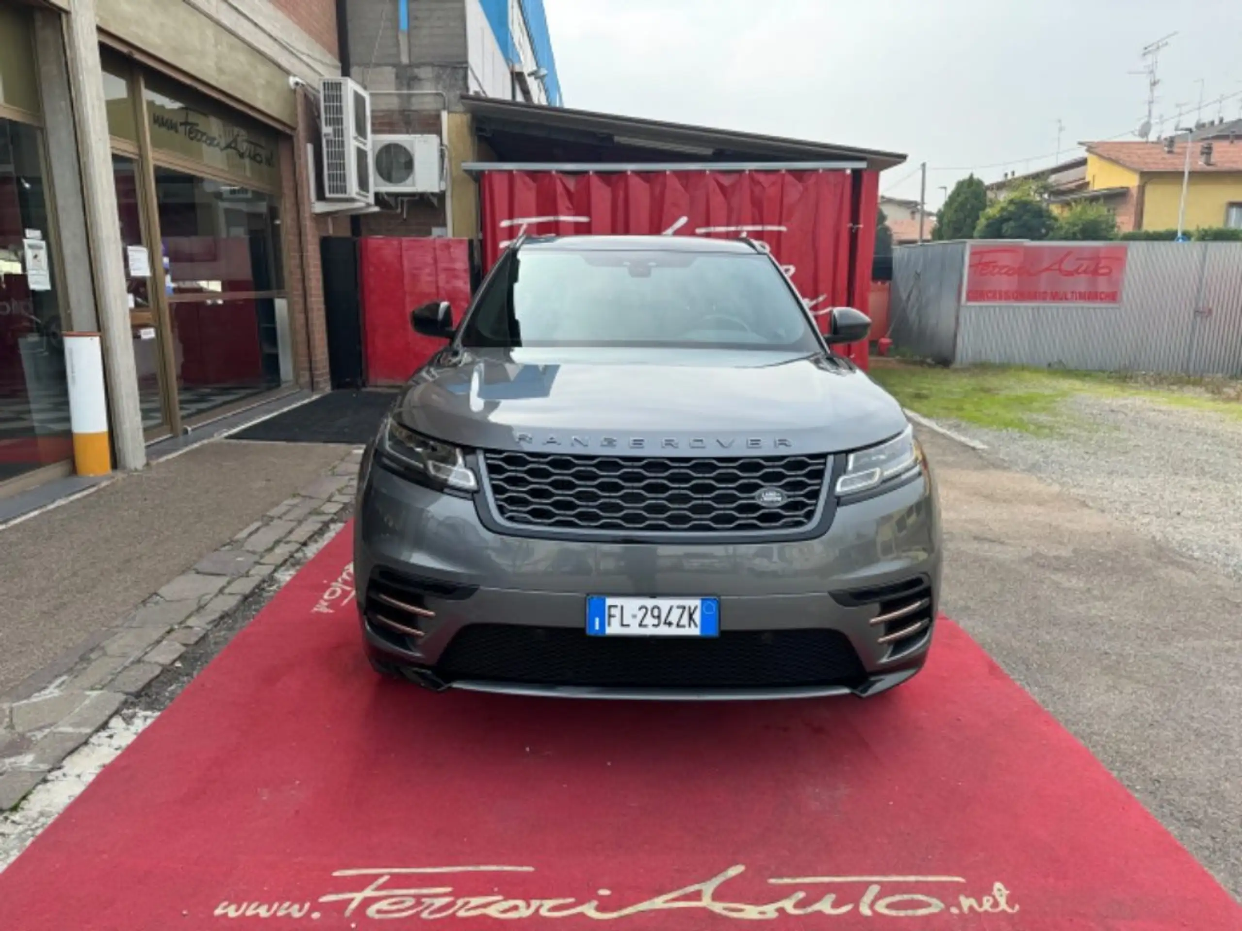 Land Rover - Range Rover Velar