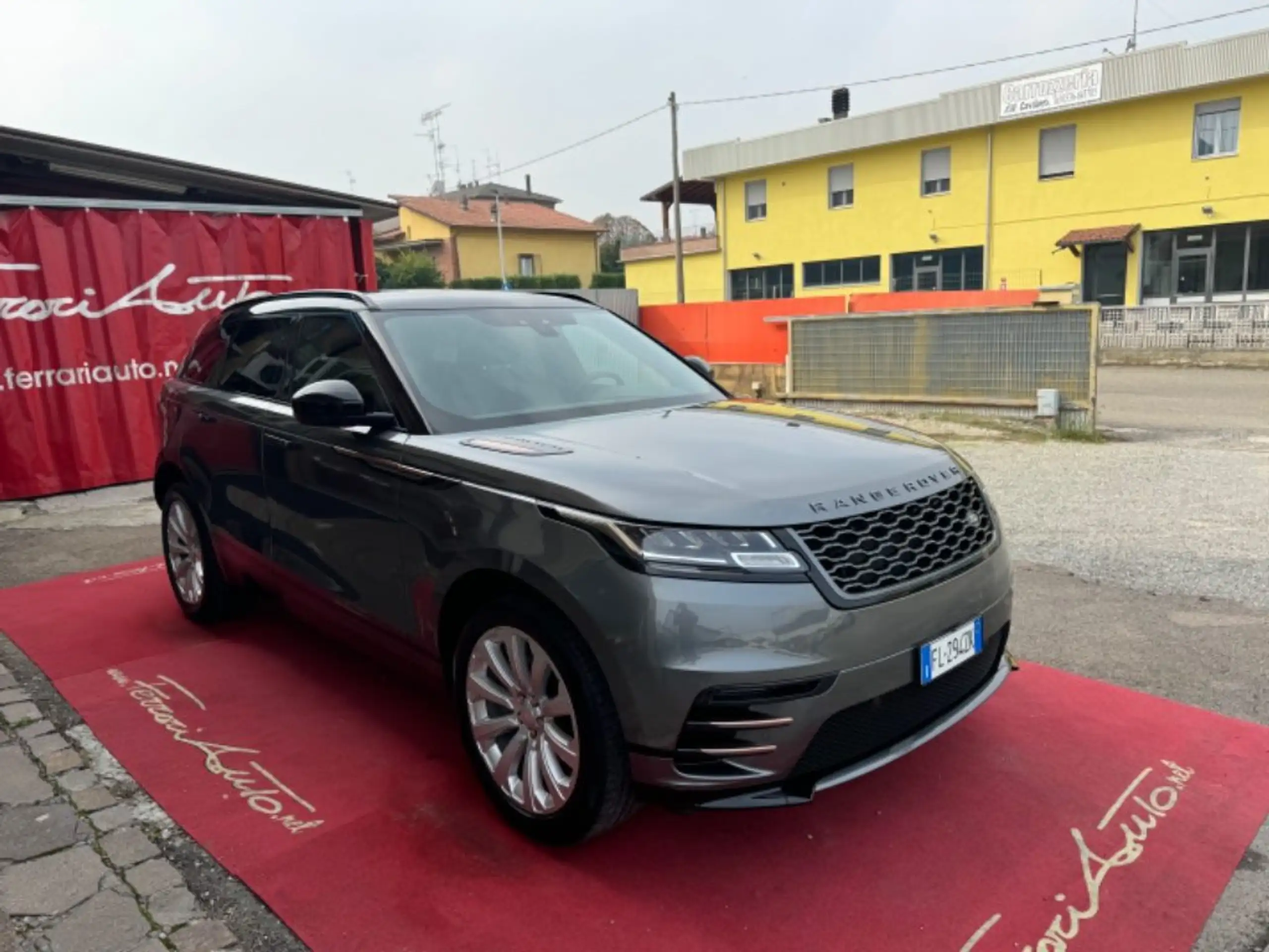 Land Rover - Range Rover Velar