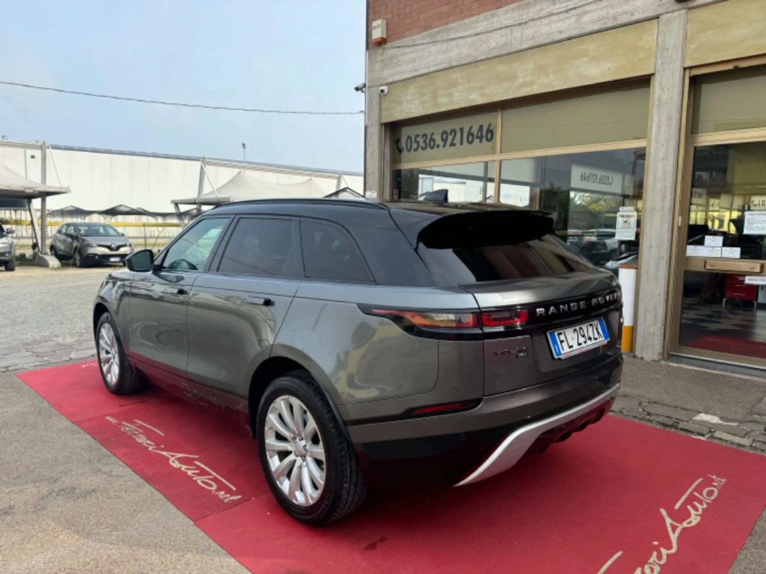 Land Rover - Range Rover Velar