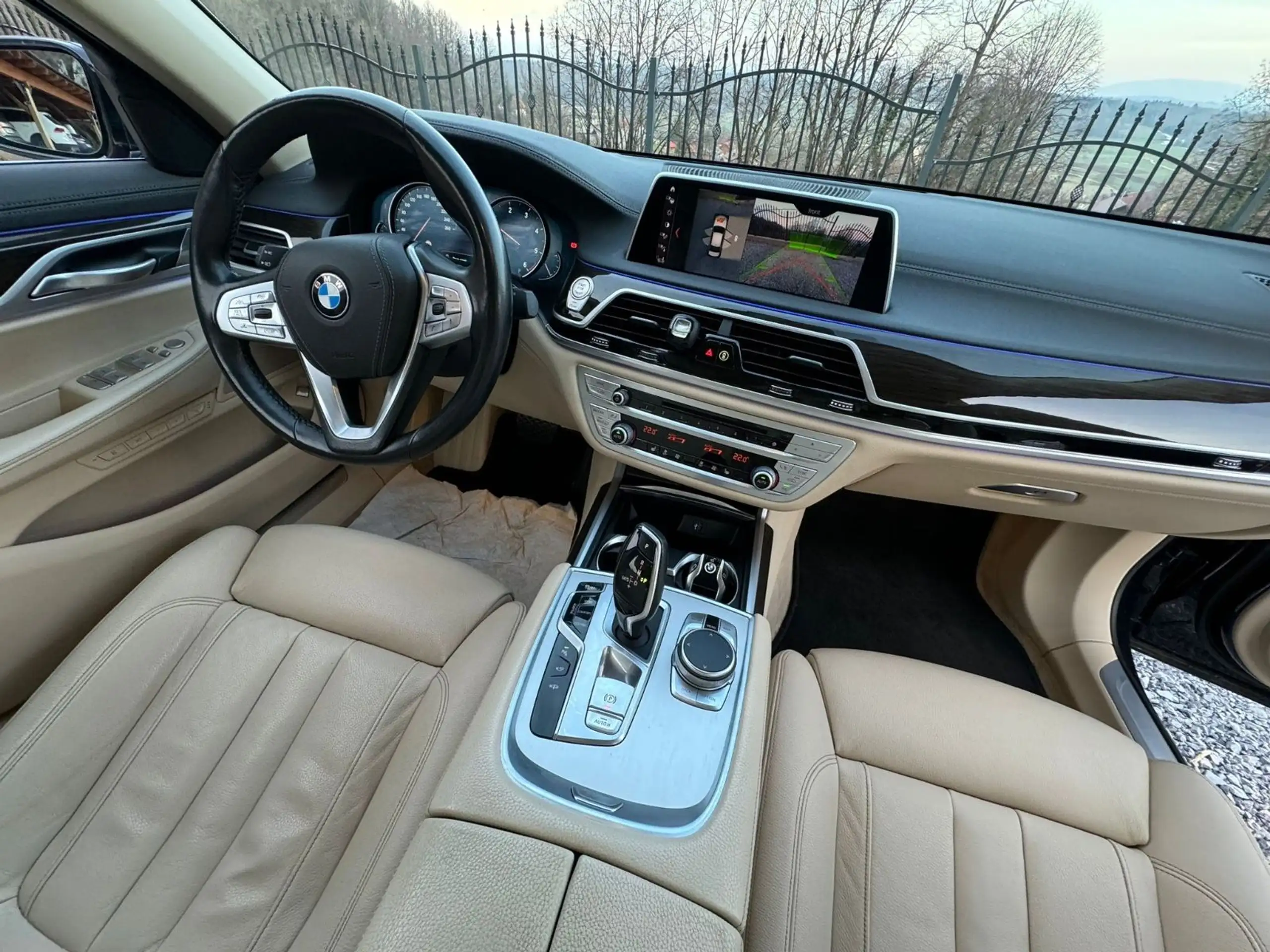 BMW - 730