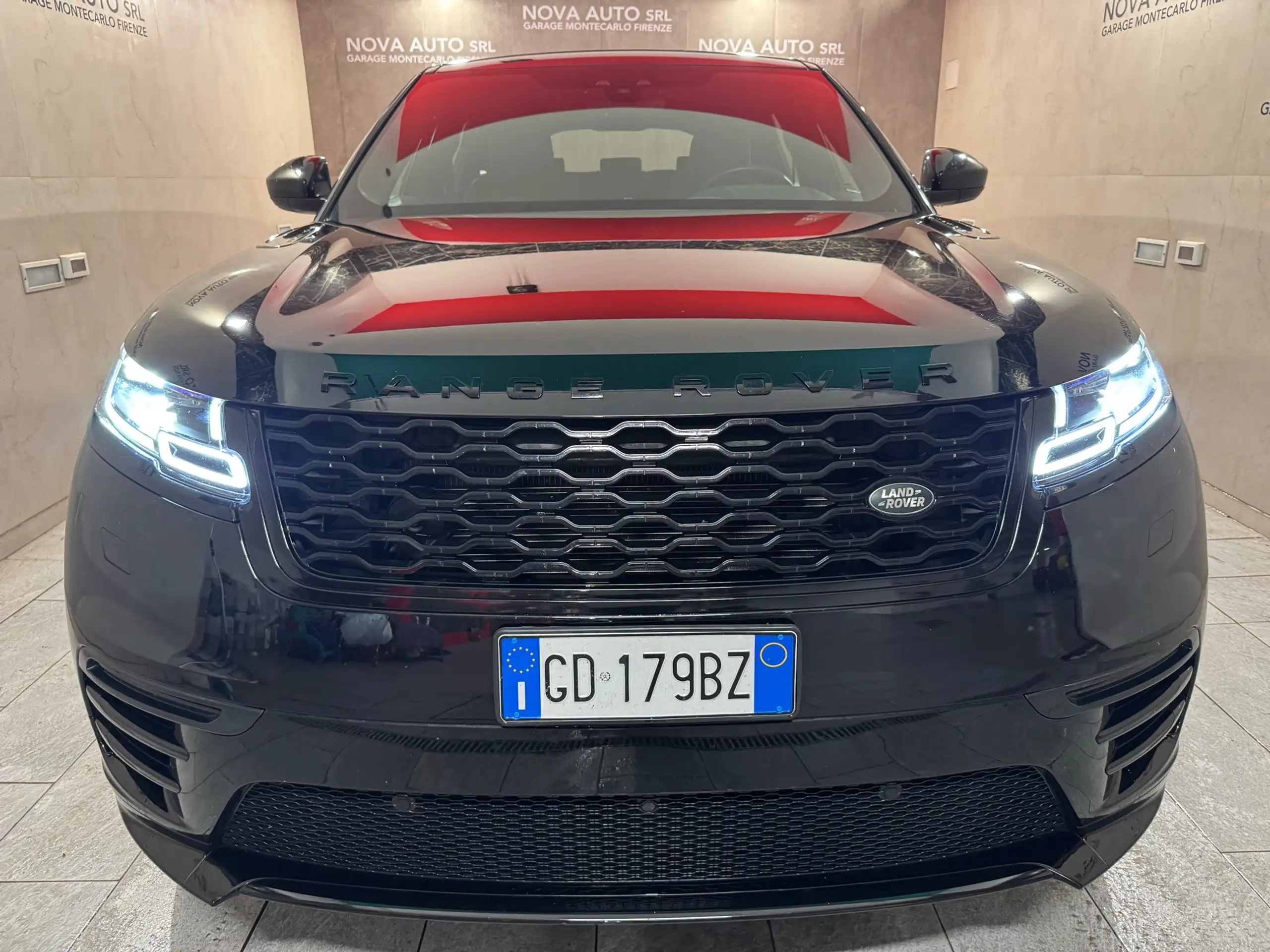 Land Rover - Range Rover Velar