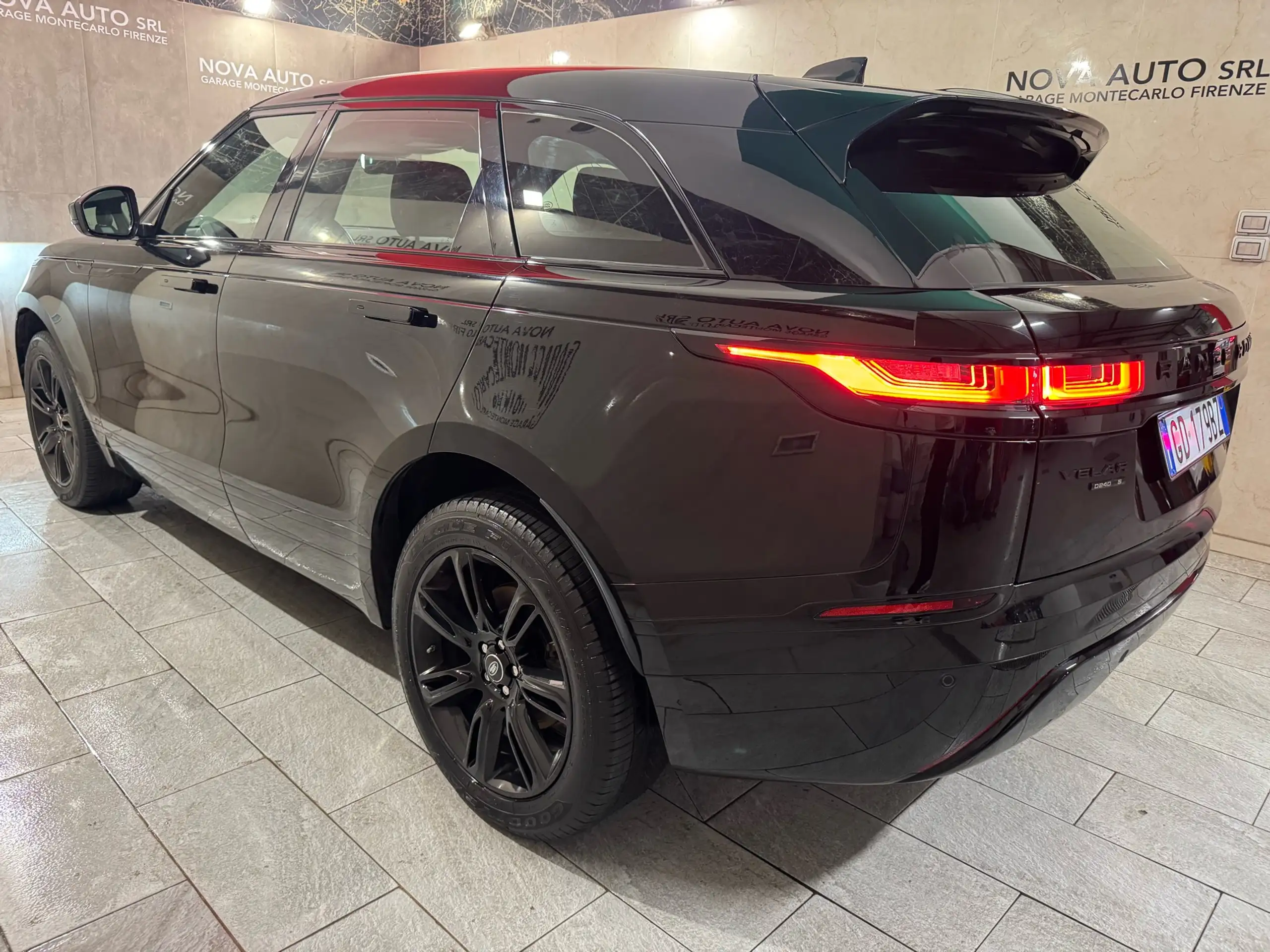 Land Rover - Range Rover Velar