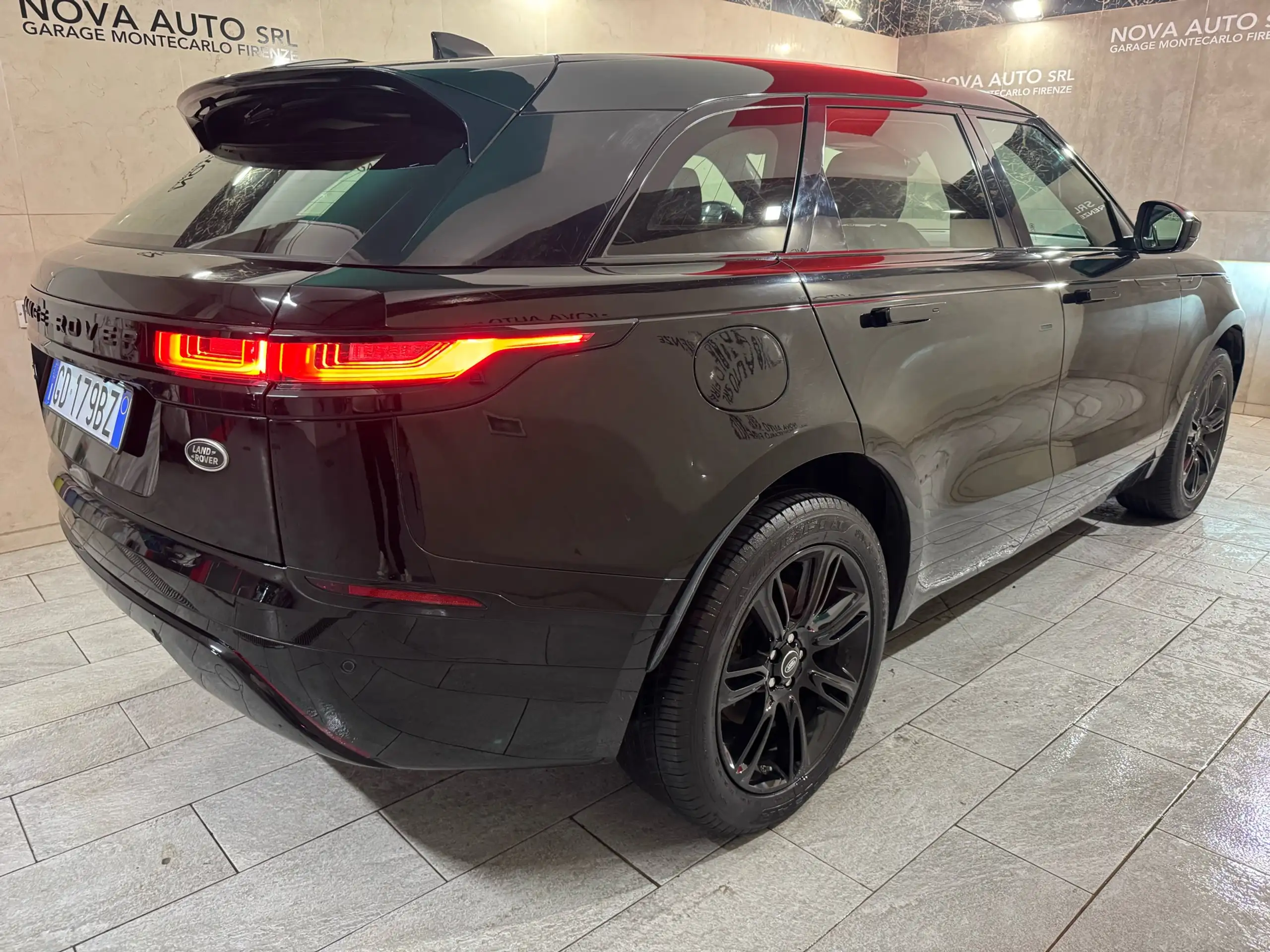 Land Rover - Range Rover Velar