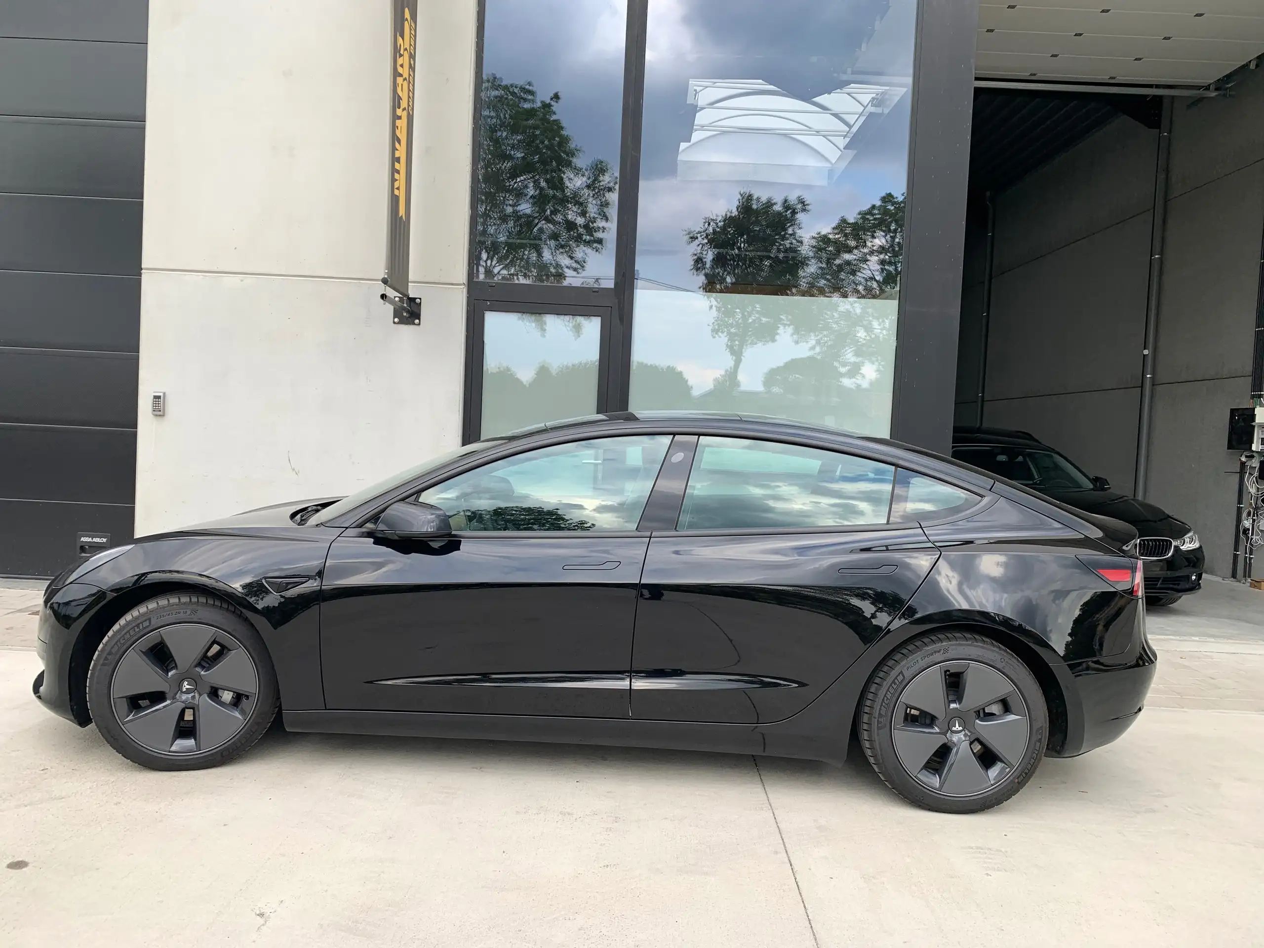 Tesla - Model 3