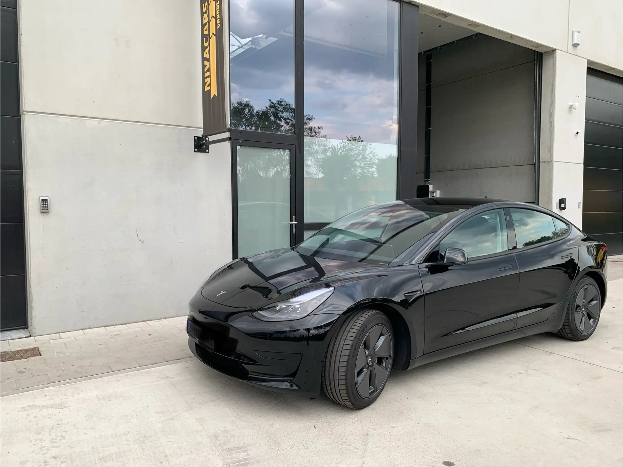 Tesla - Model 3