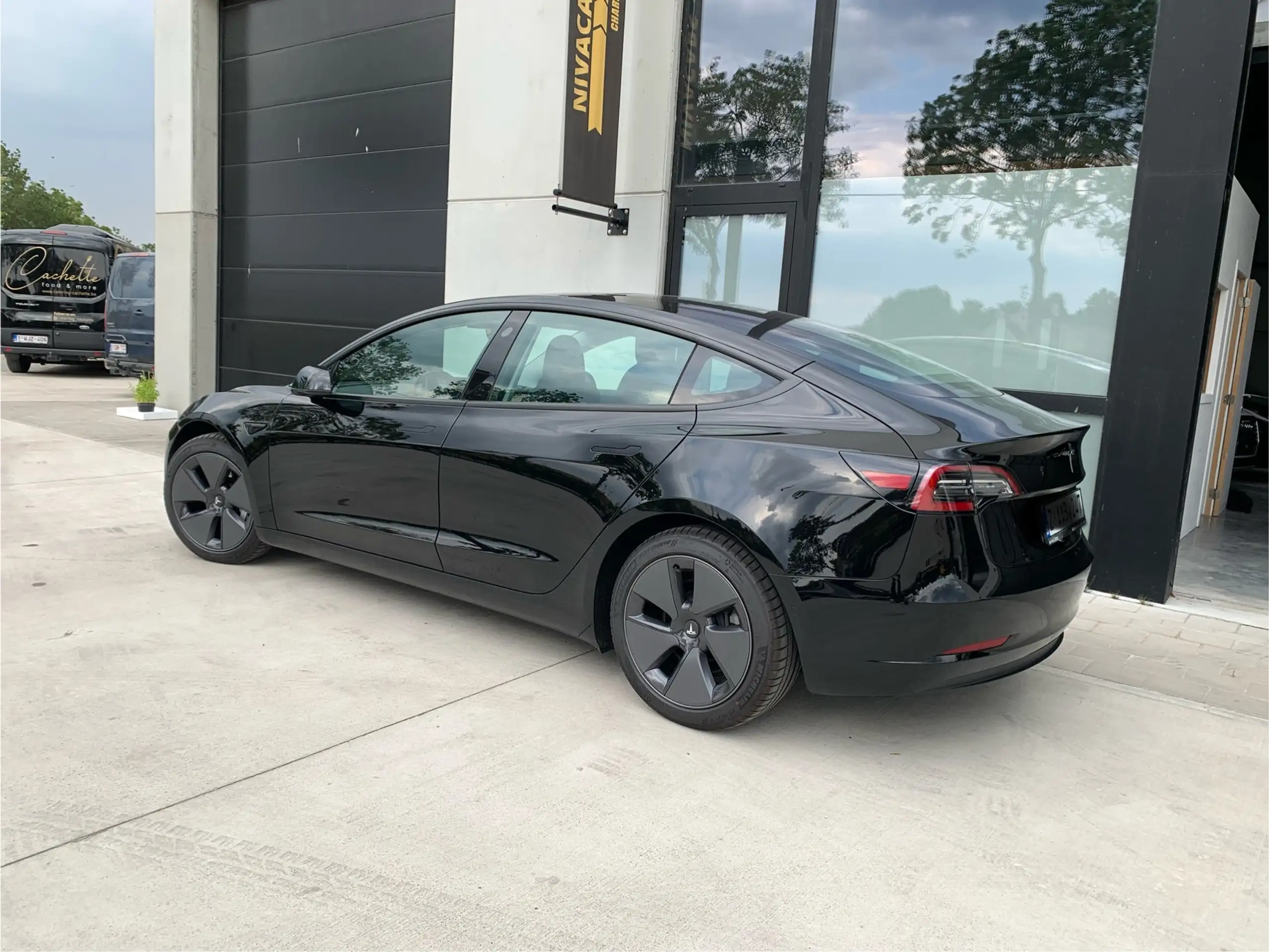 Tesla - Model 3