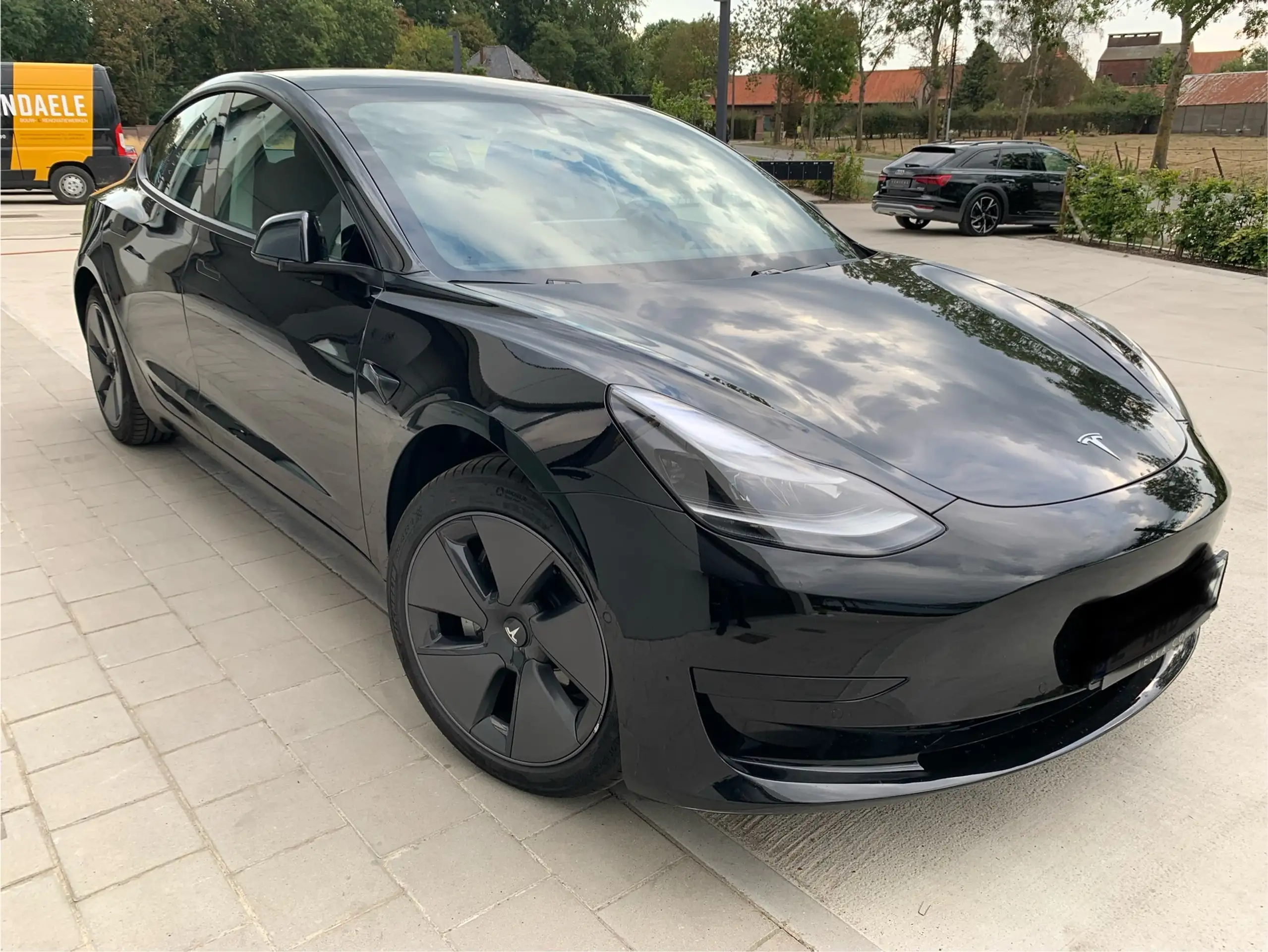 Tesla - Model 3