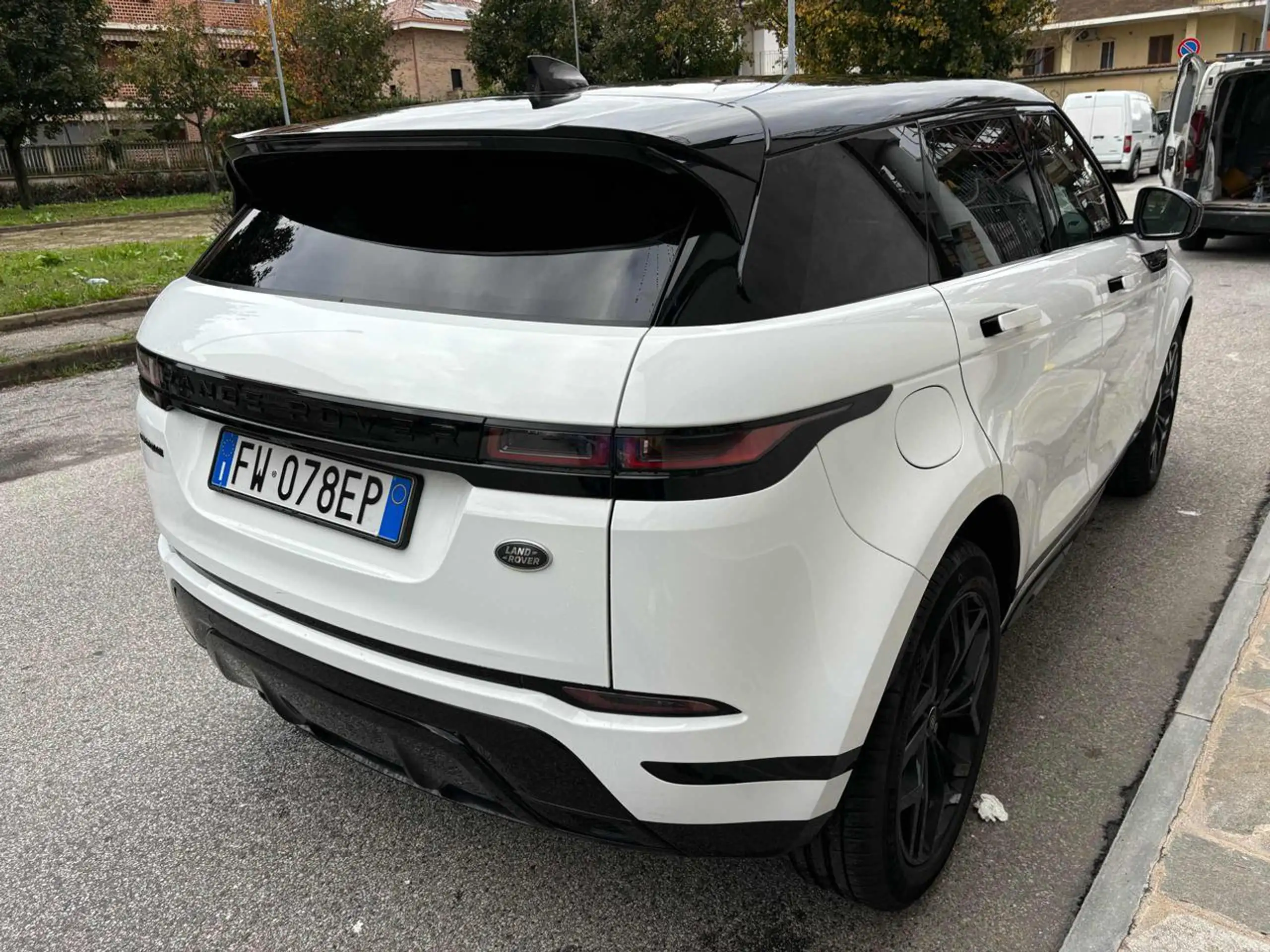 Land Rover - Range Rover Evoque