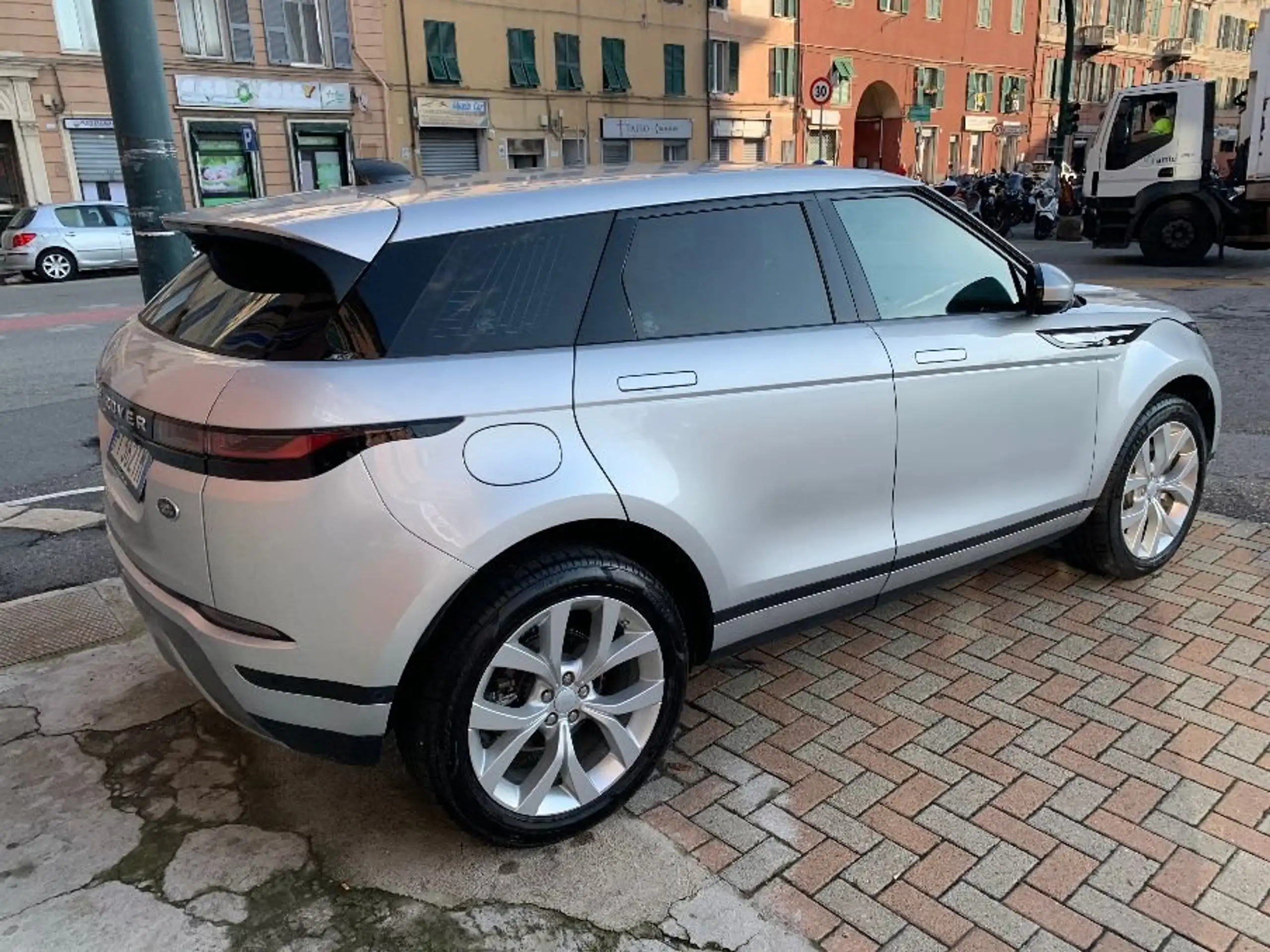 Land Rover - Range Rover Evoque