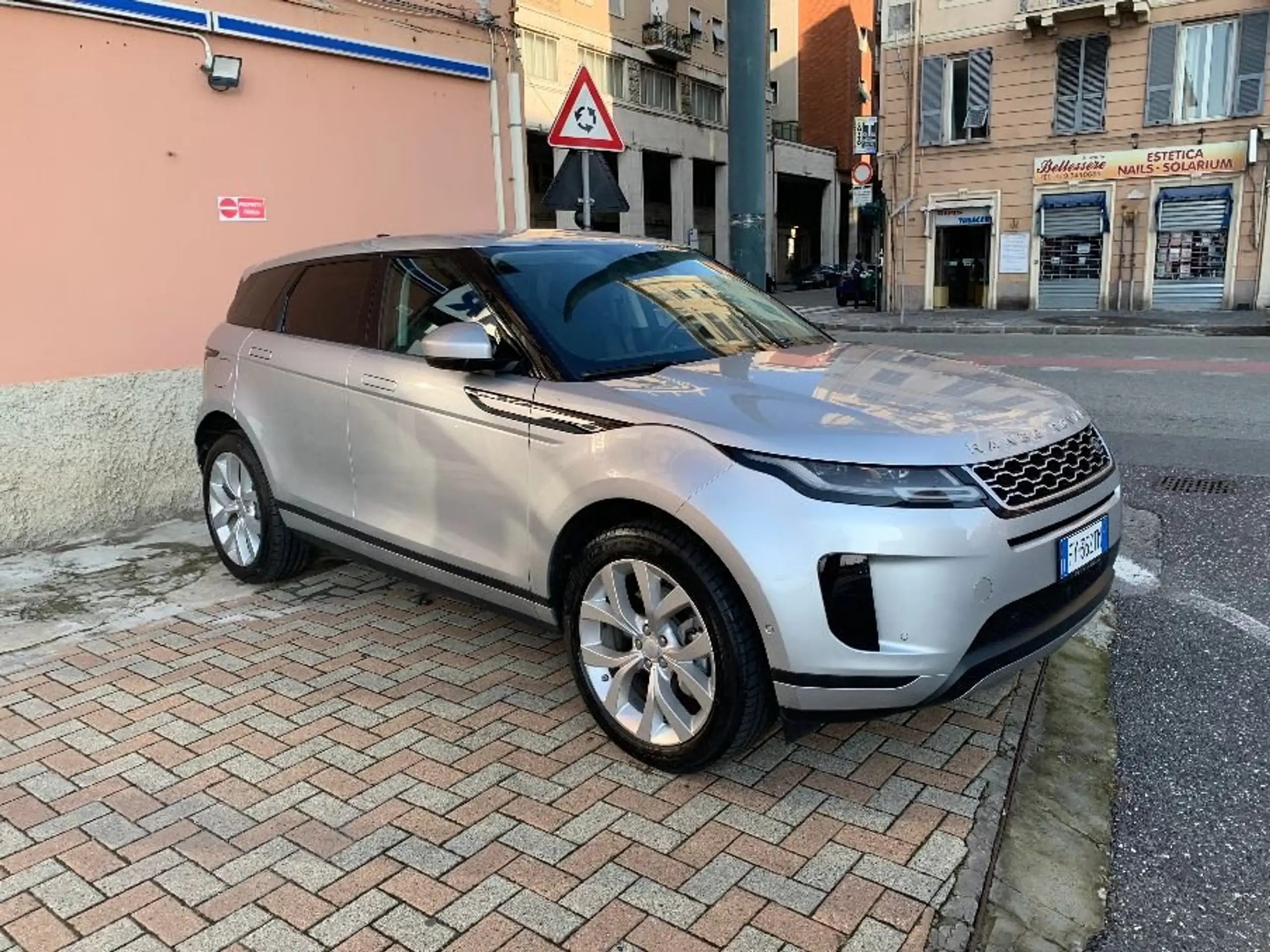 Land Rover - Range Rover Evoque