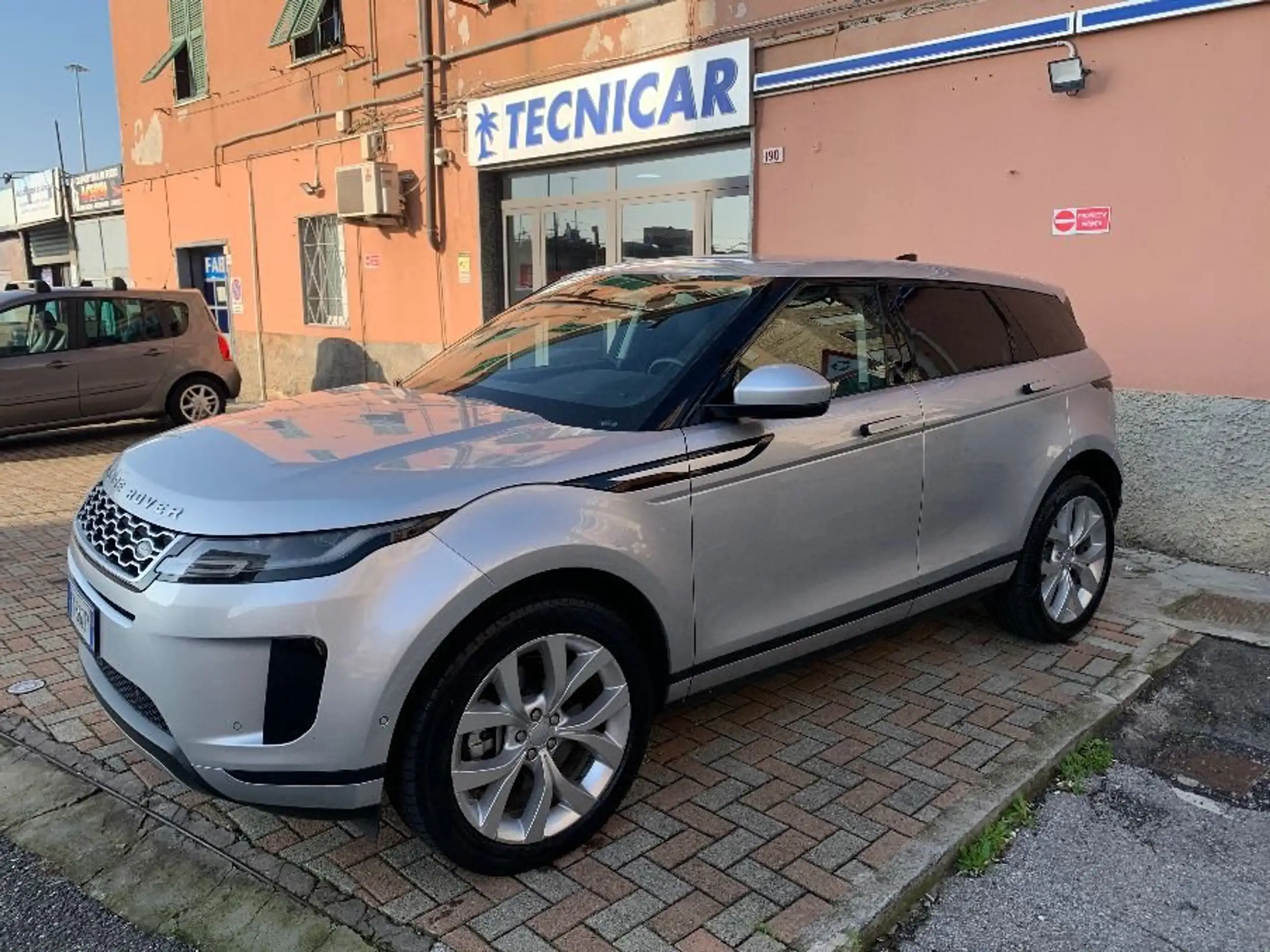 Land Rover - Range Rover Evoque