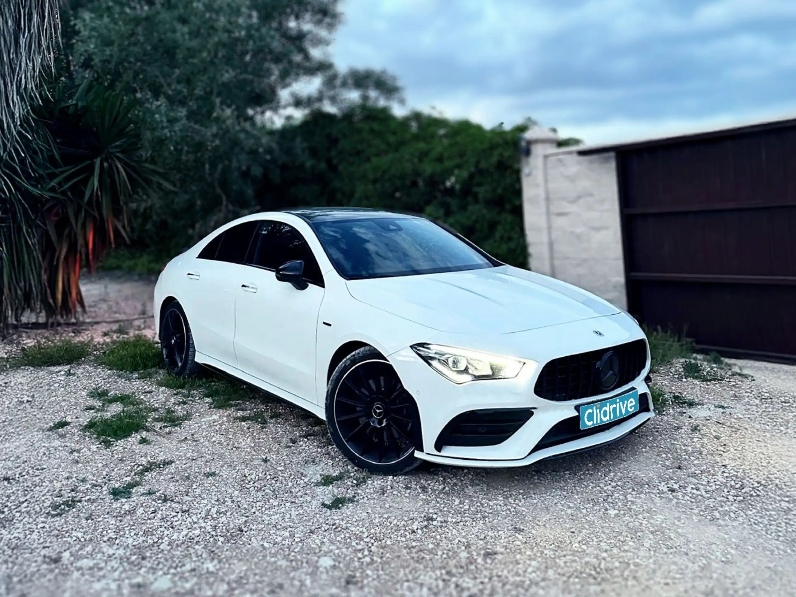 Mercedes-Benz - CLA 200