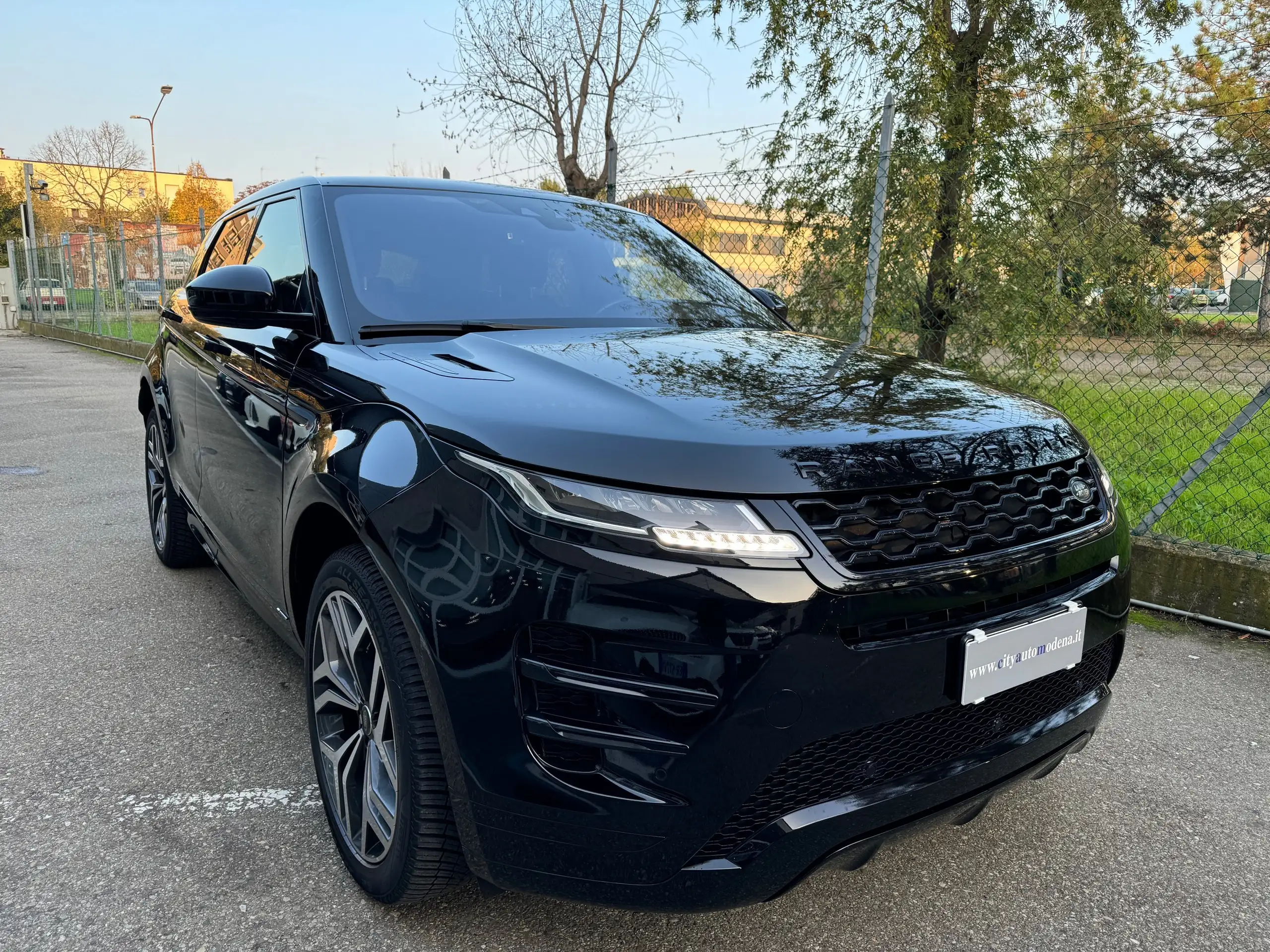 Land Rover - Range Rover Evoque