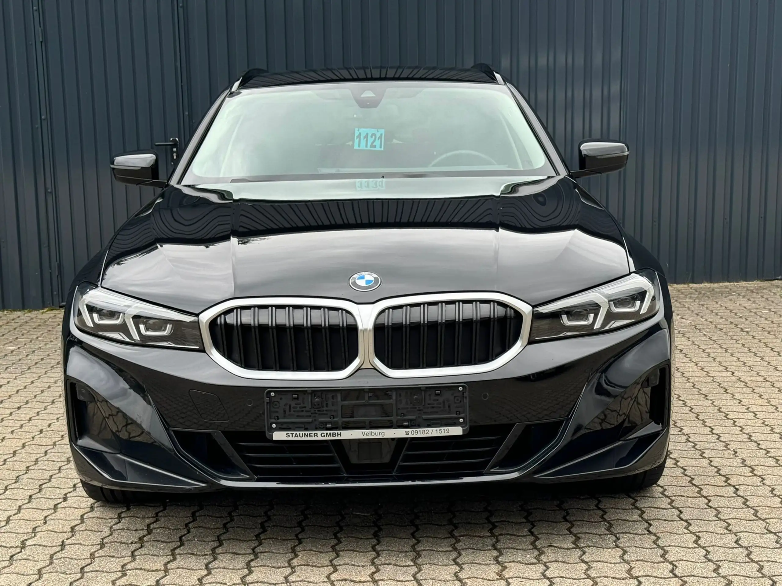 BMW - 320