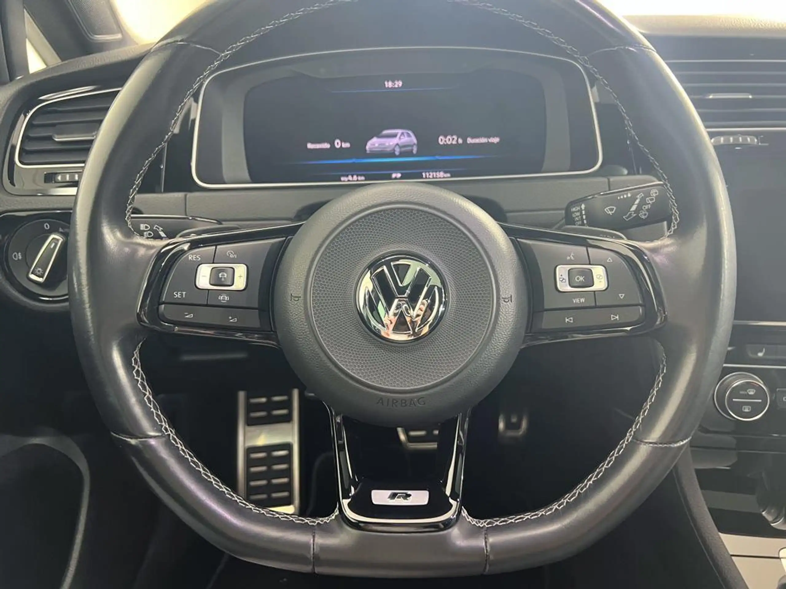 Volkswagen - Golf