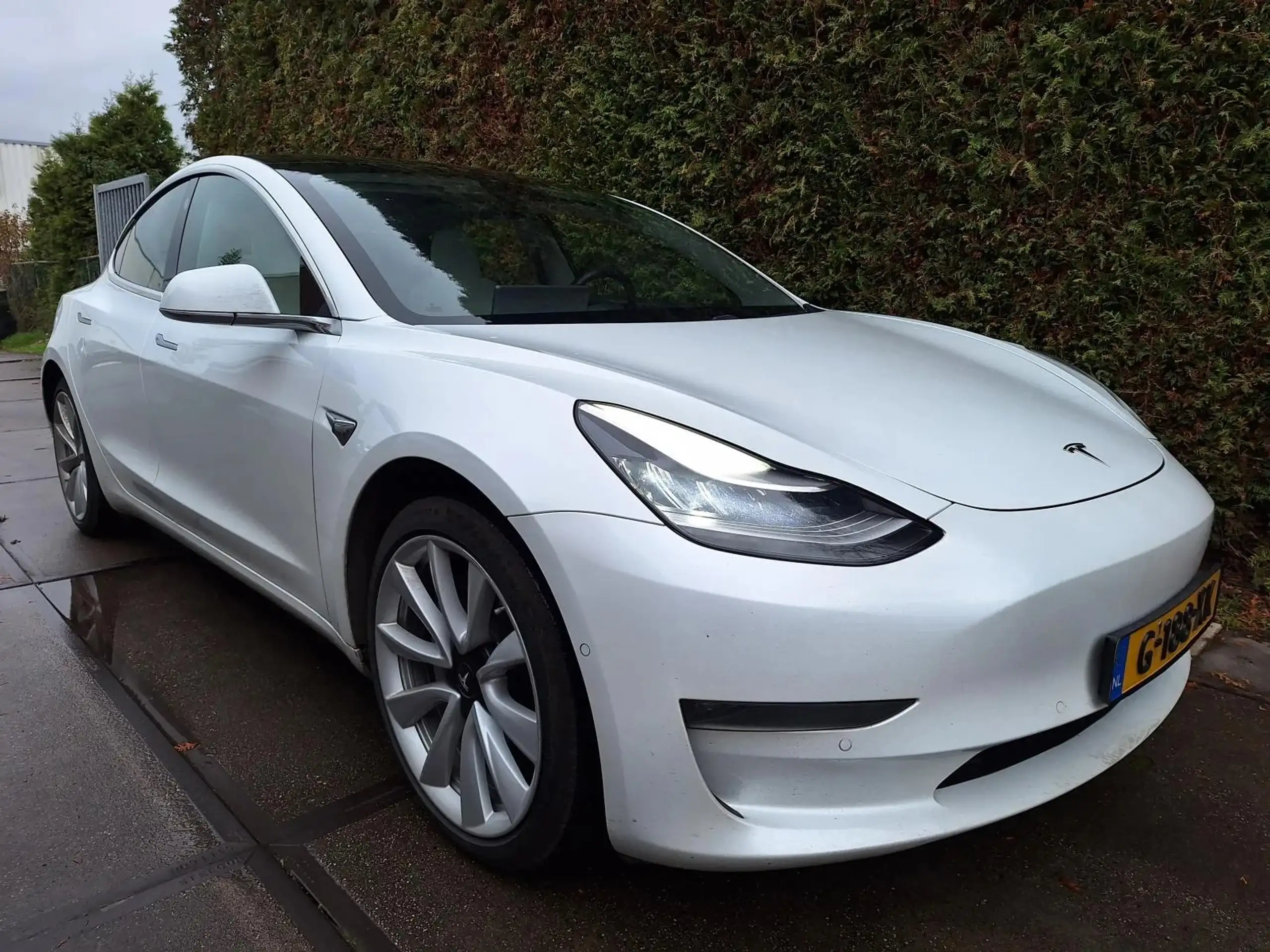 Tesla - Model 3