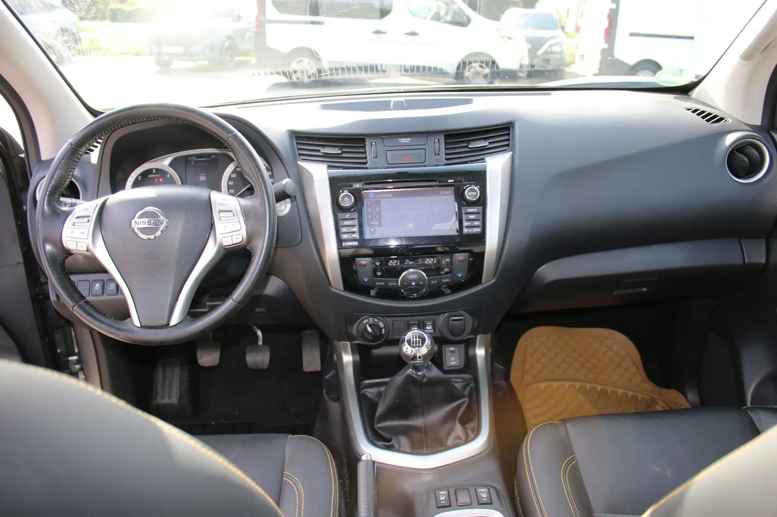 Nissan - Navara