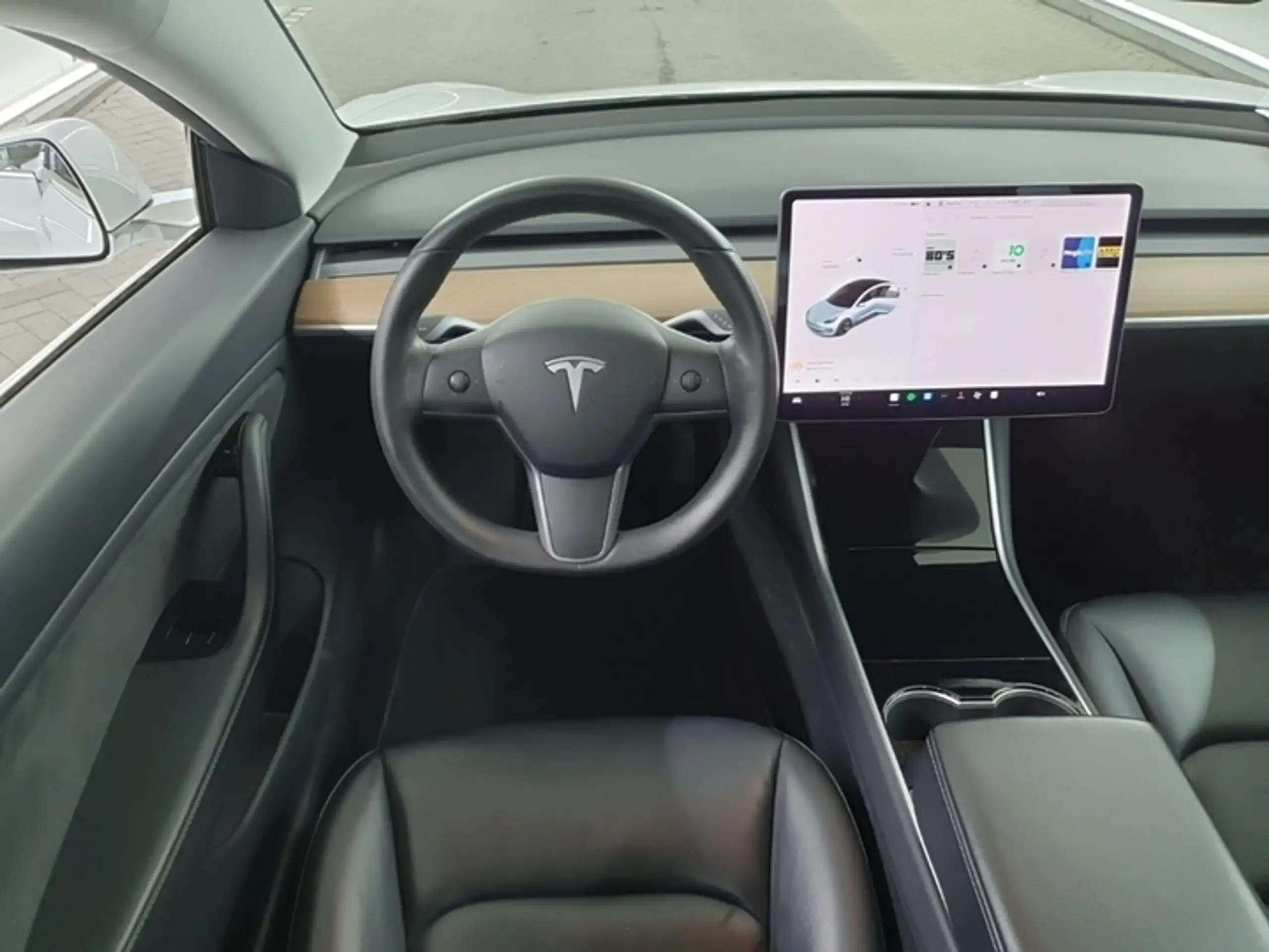 Tesla - Model 3