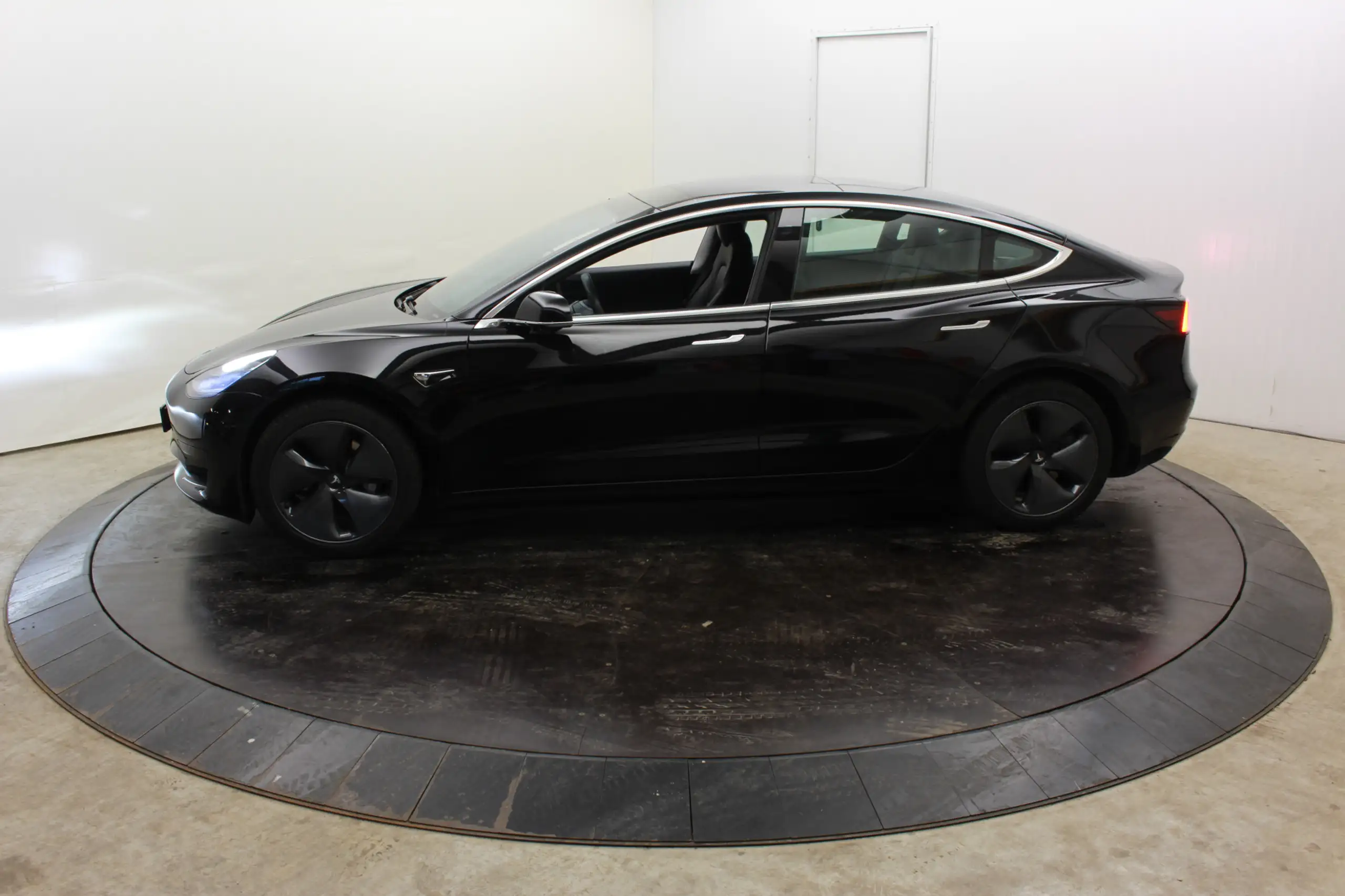 Tesla - Model 3